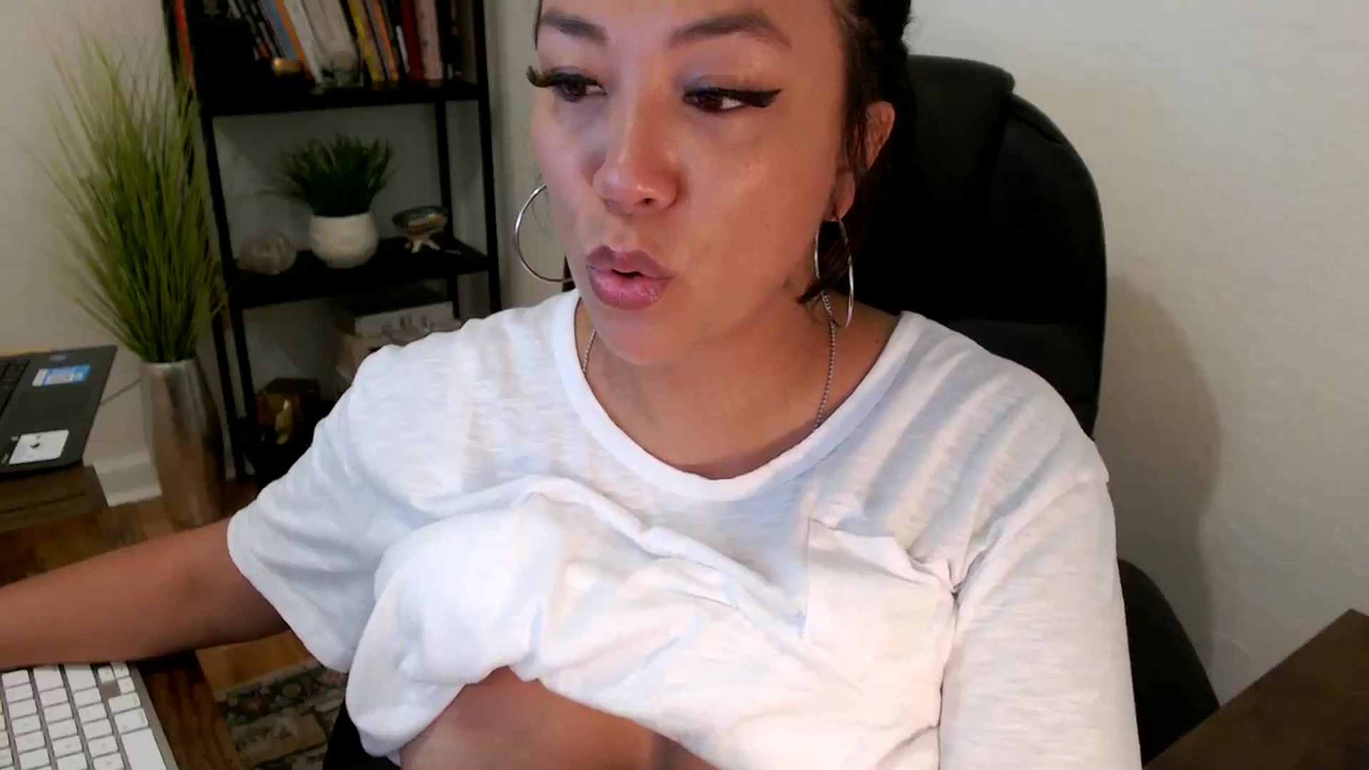 Gallery image thumbnail from MickaylaMinx's myfreecams stream on, 11/07/2024, 15:43 image 20 of 20