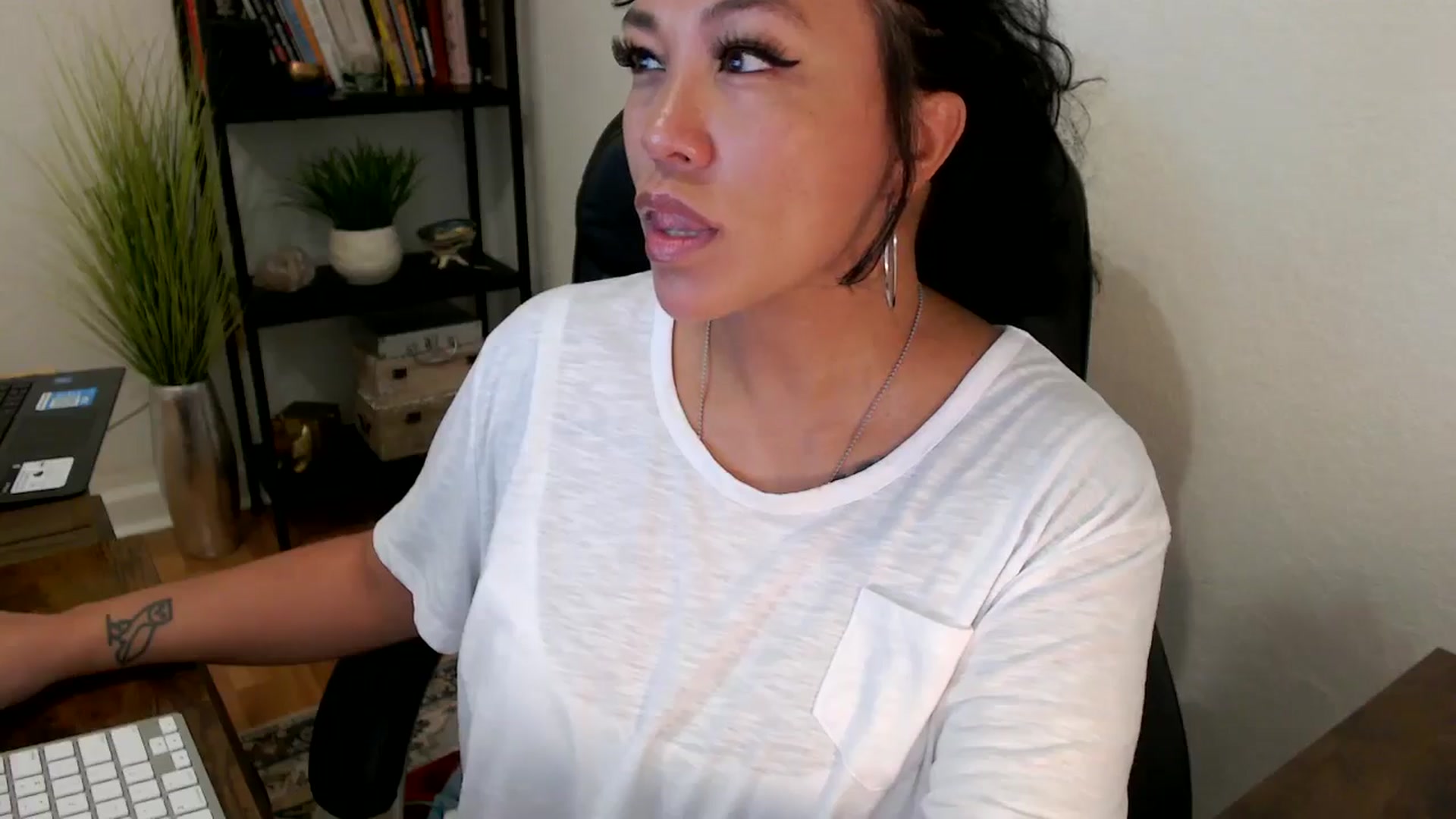 Gallery image thumbnail from MickaylaMinx's myfreecams stream on, 11/07/2024, 16:53 image 10 of 20