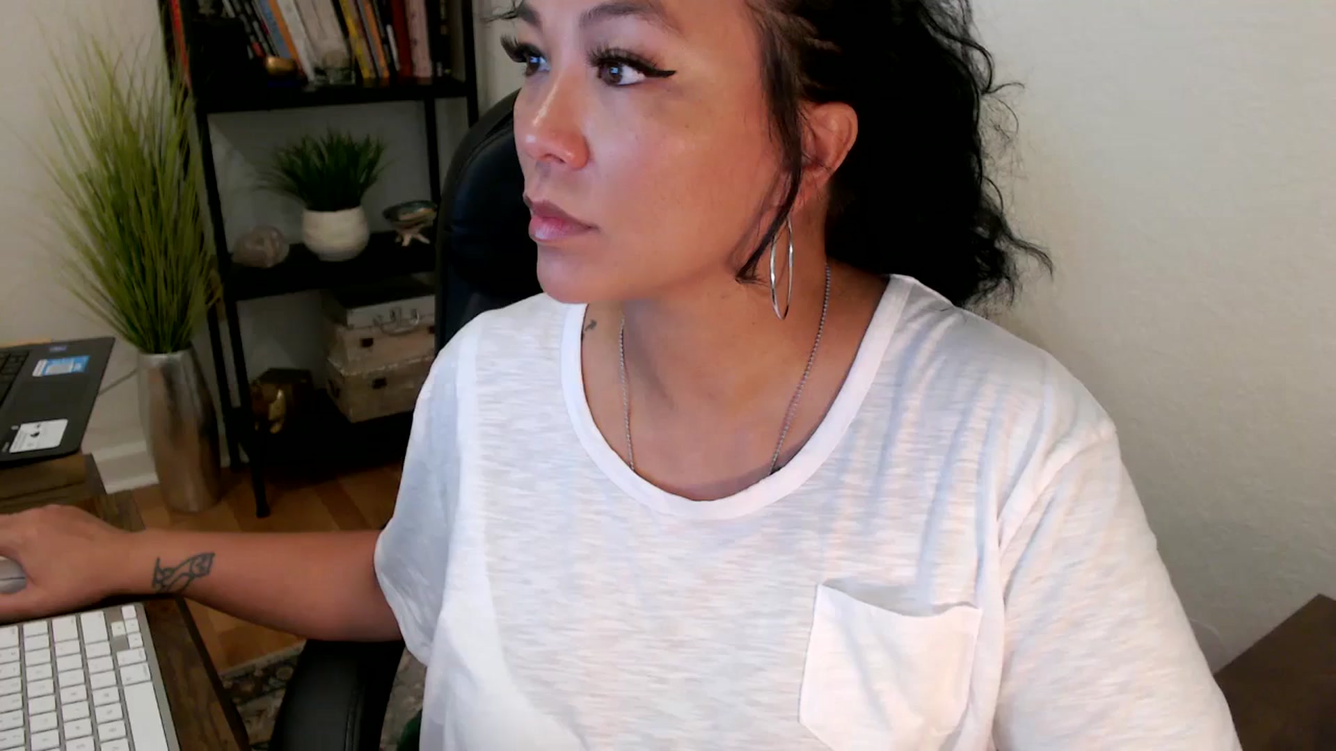 Gallery image thumbnail from MickaylaMinx's myfreecams stream on, 11/07/2024, 16:53 image 19 of 20