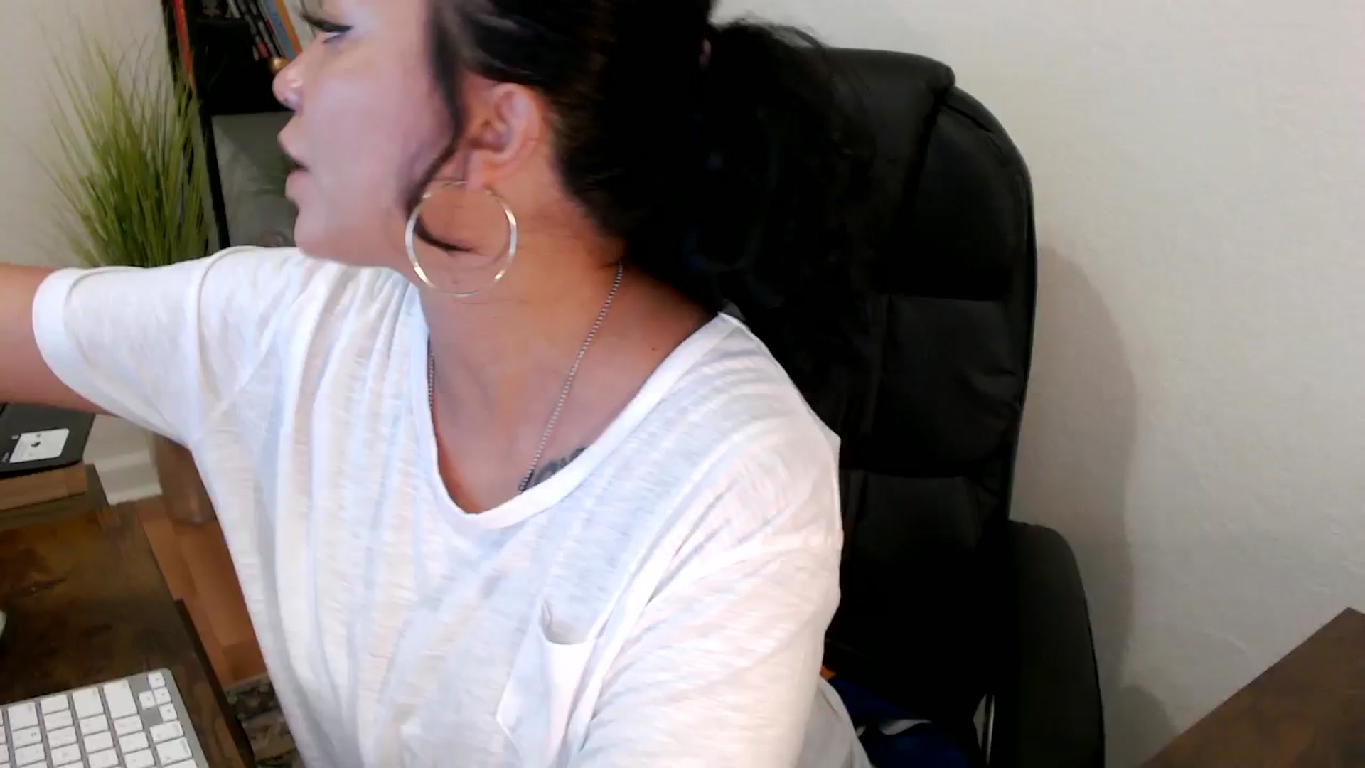 Gallery image thumbnail from MickaylaMinx's myfreecams stream on, 11/07/2024, 16:53 image 12 of 20