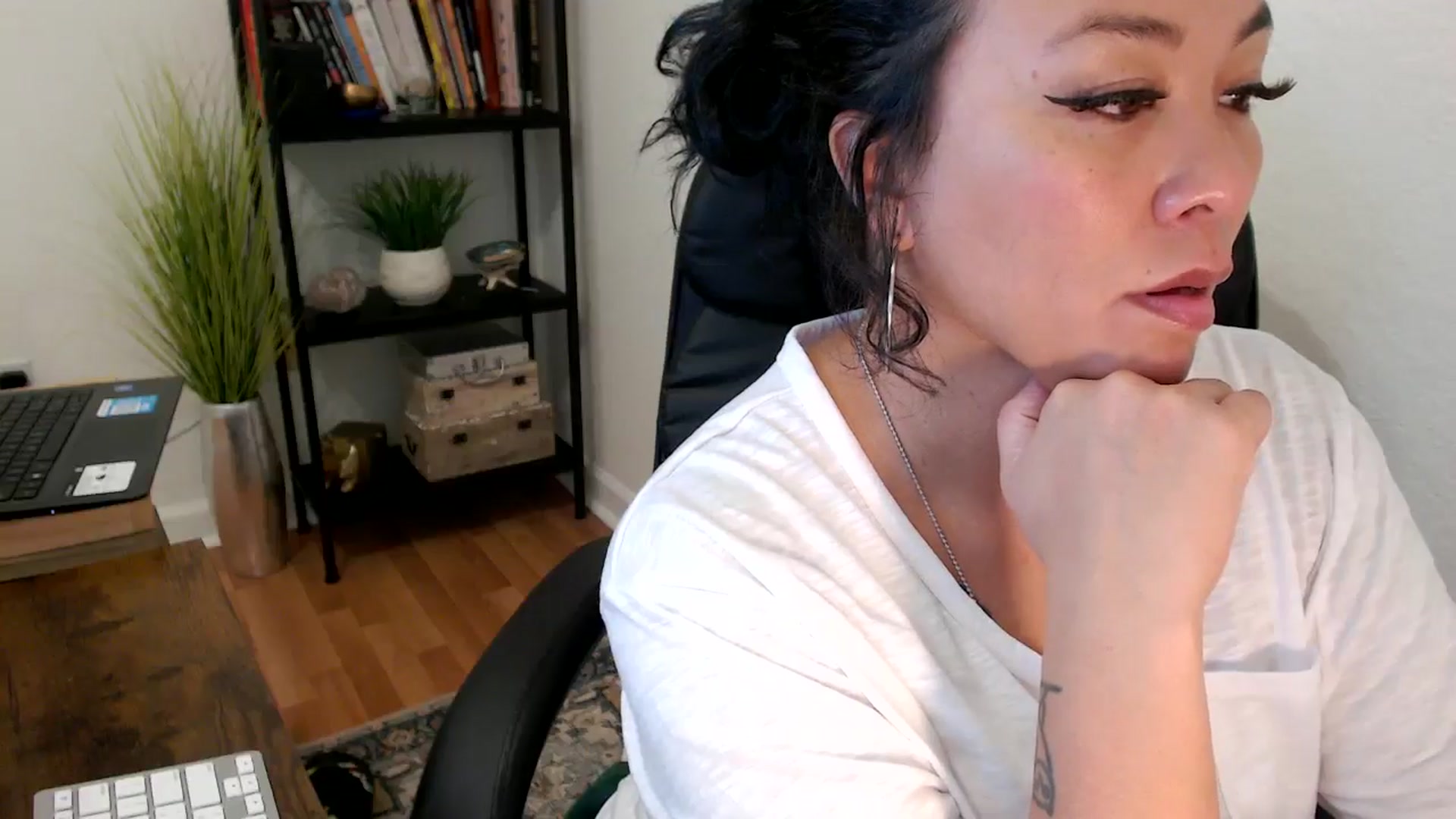 Gallery image thumbnail from MickaylaMinx's myfreecams stream on, 11/07/2024, 18:46 image 10 of 20