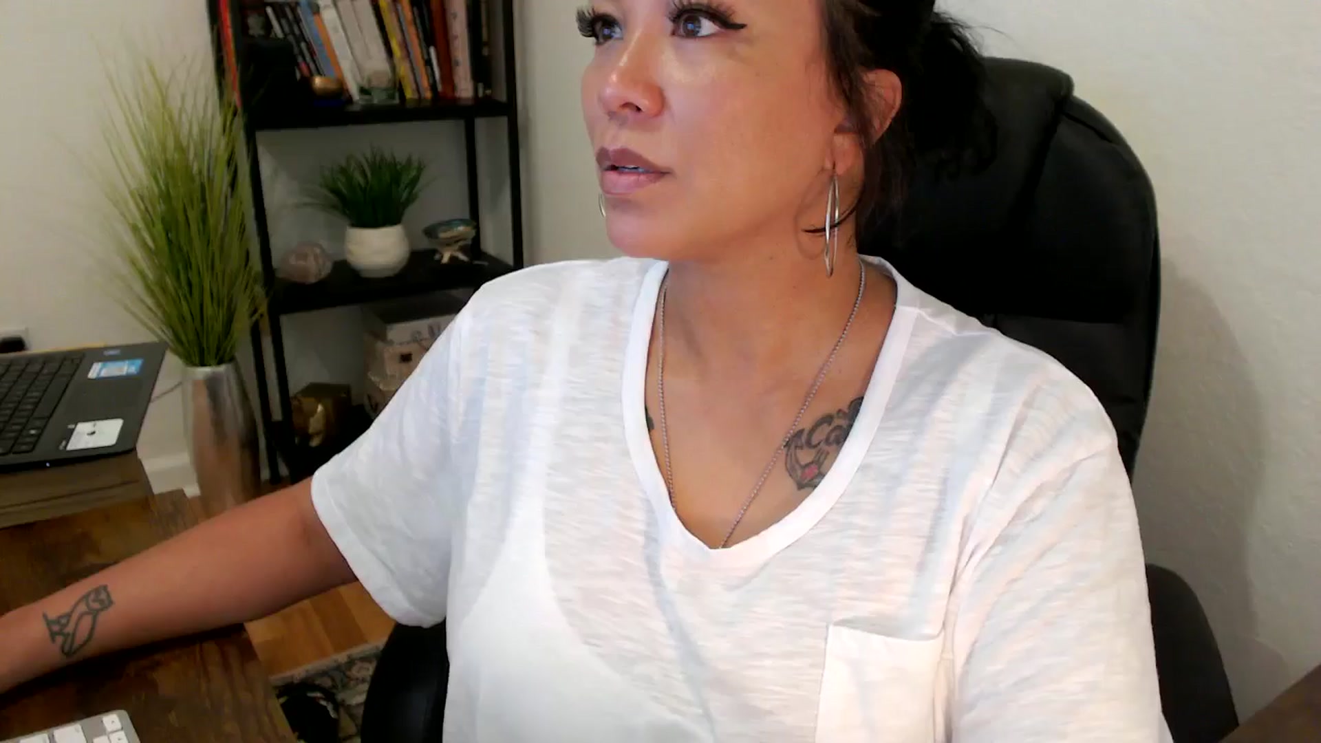 Gallery image thumbnail from MickaylaMinx's myfreecams stream on, 11/07/2024, 18:46 image 19 of 20