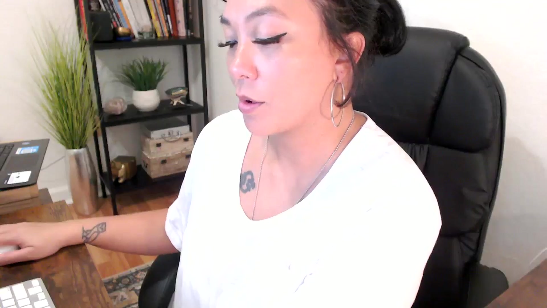 Gallery image thumbnail from MickaylaMinx's myfreecams stream on, 11/07/2024, 20:26 image 14 of 20