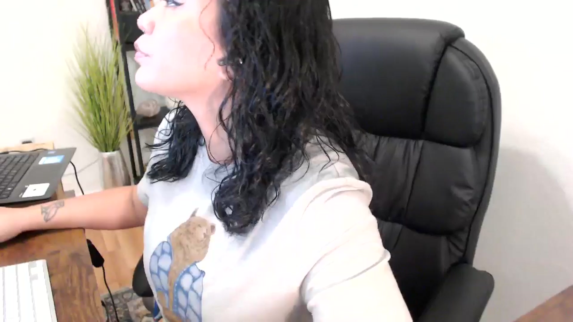 Gallery image thumbnail from MickaylaMinx's myfreecams stream on, 11/11/2024, 15:26 image 6 of 20