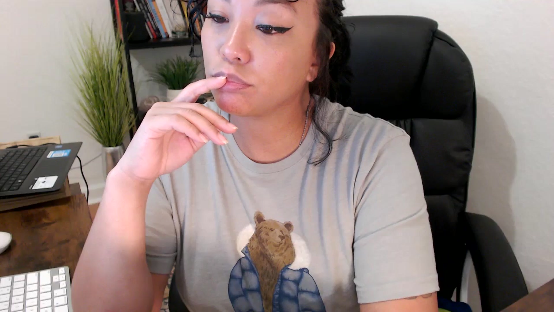 Gallery image thumbnail from MickaylaMinx's myfreecams stream on, 11/11/2024, 17:36 image 18 of 20
