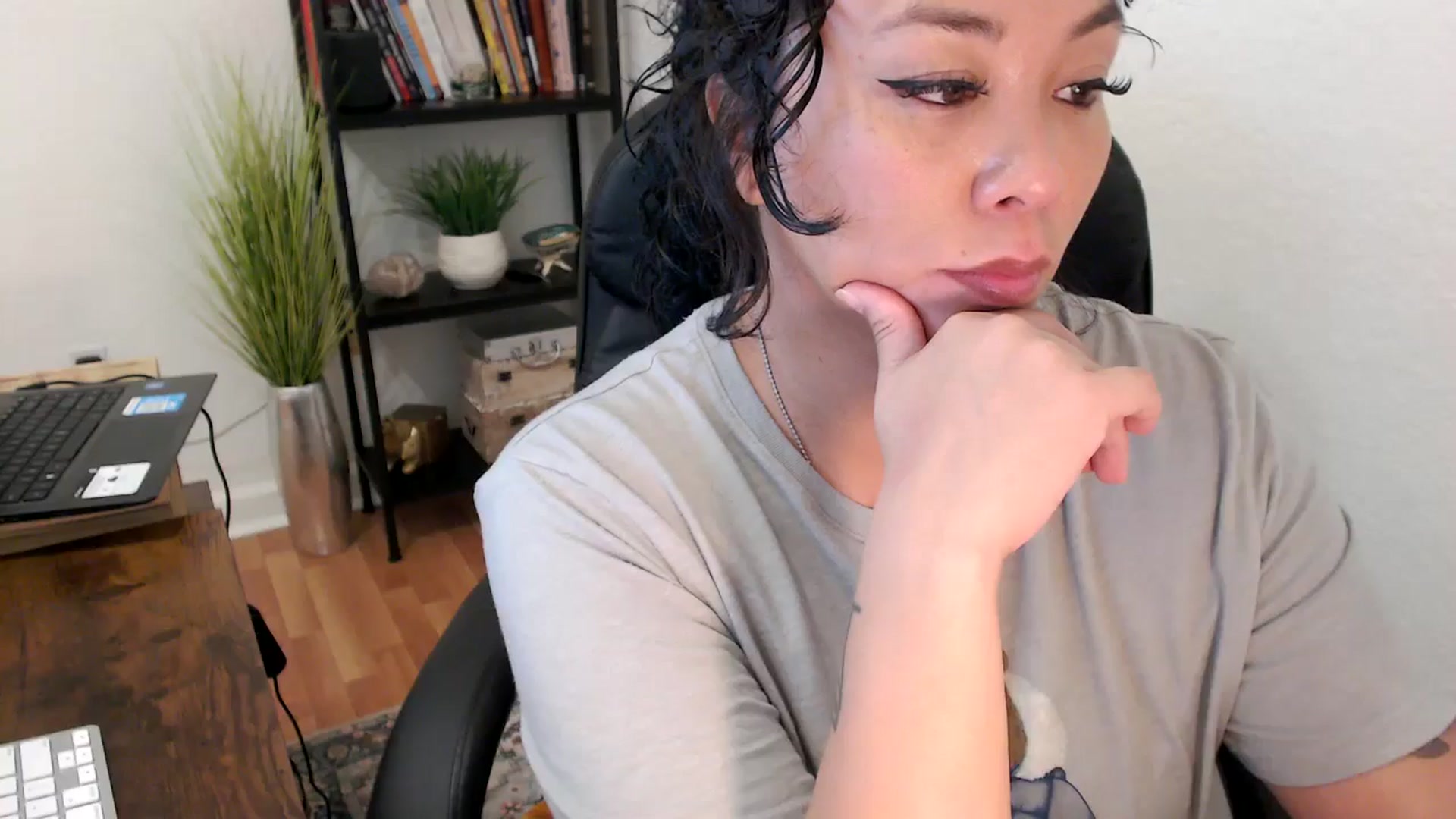 Gallery image thumbnail from MickaylaMinx's myfreecams stream on, 11/11/2024, 18:16 image 19 of 20