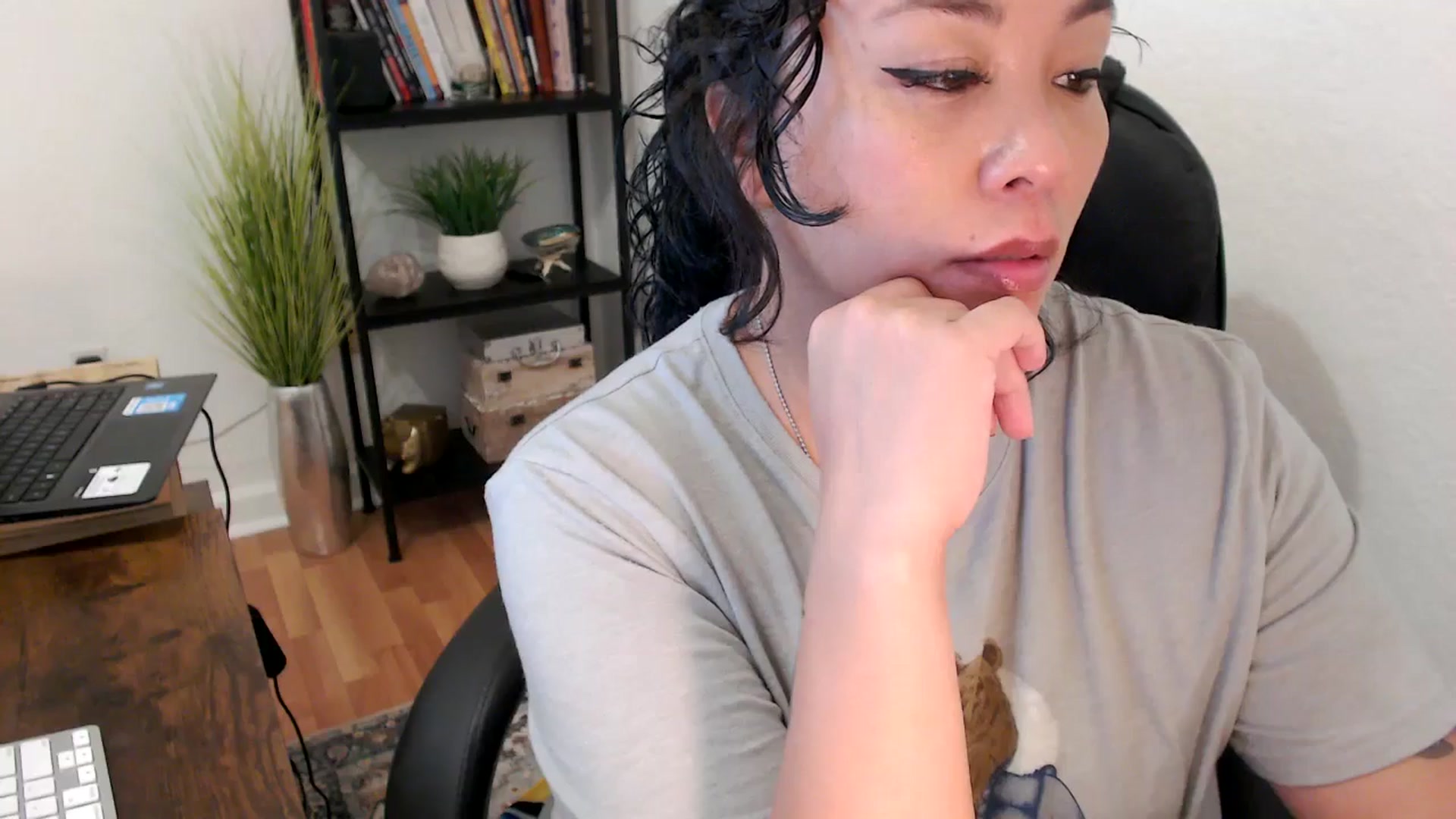 Gallery image thumbnail from MickaylaMinx's myfreecams stream on, 11/11/2024, 18:16 image 16 of 20