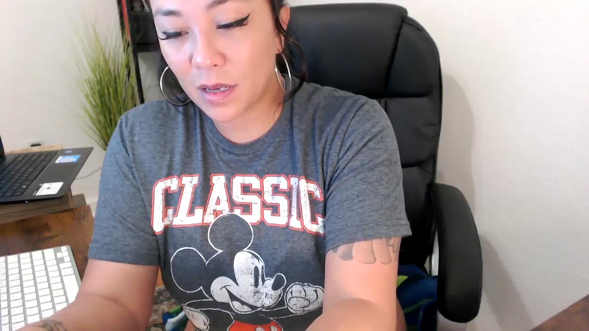 Gallery image thumbnail from MickaylaMinx's myfreecams stream on, 11/12/2024, 16:05 image 16 of 20