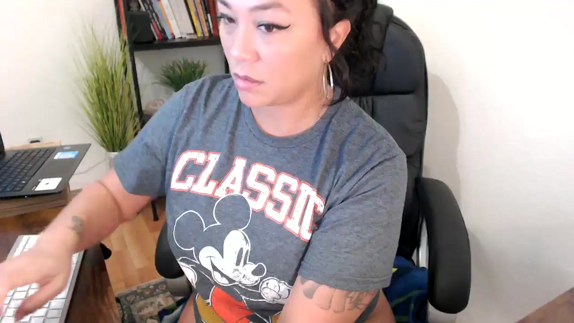 Gallery image thumbnail from MickaylaMinx's myfreecams stream on, 11/12/2024, 16:05 image 10 of 20