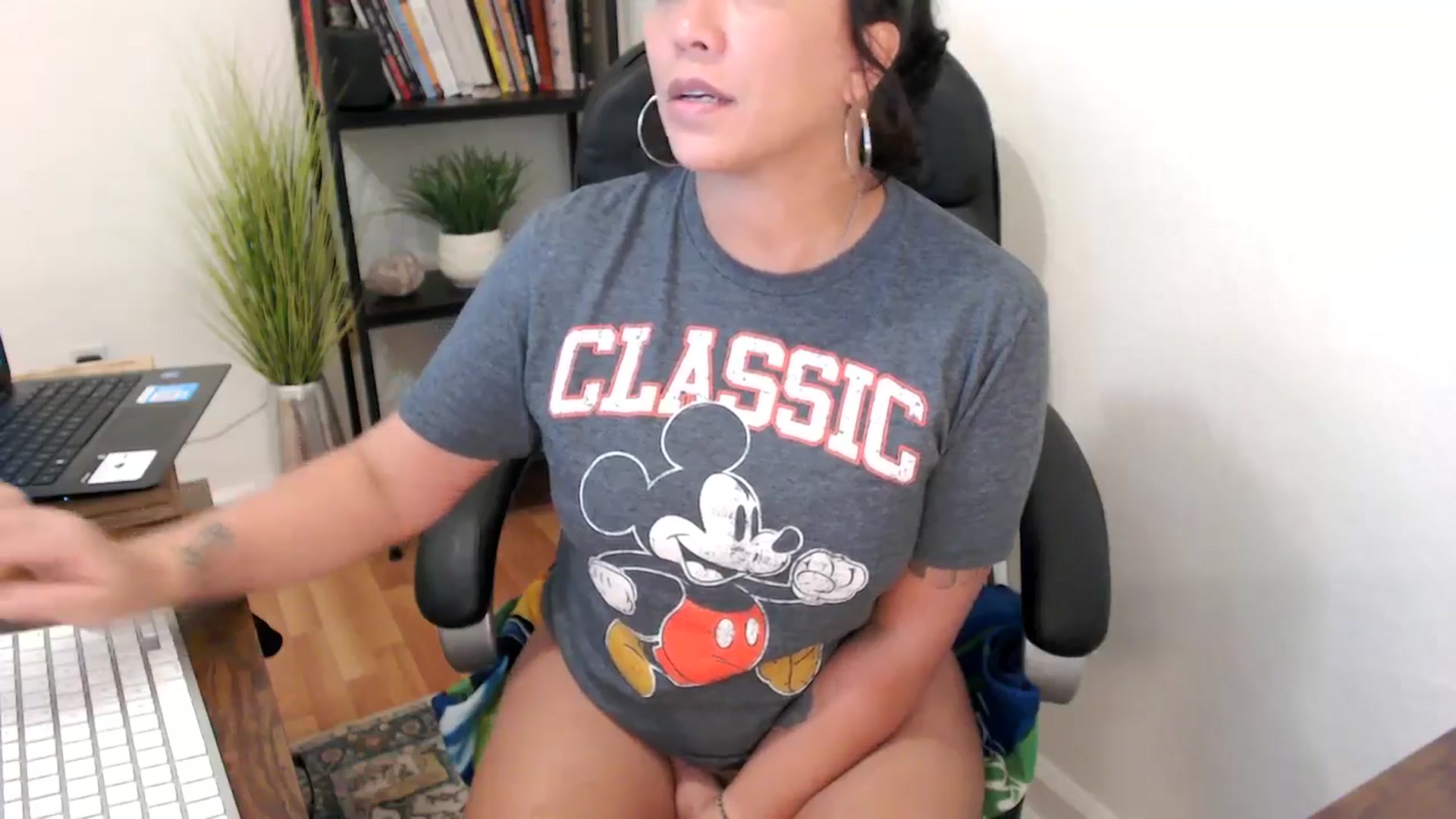 Gallery image thumbnail from MickaylaMinx's myfreecams stream on, 11/12/2024, 16:05 image 20 of 20