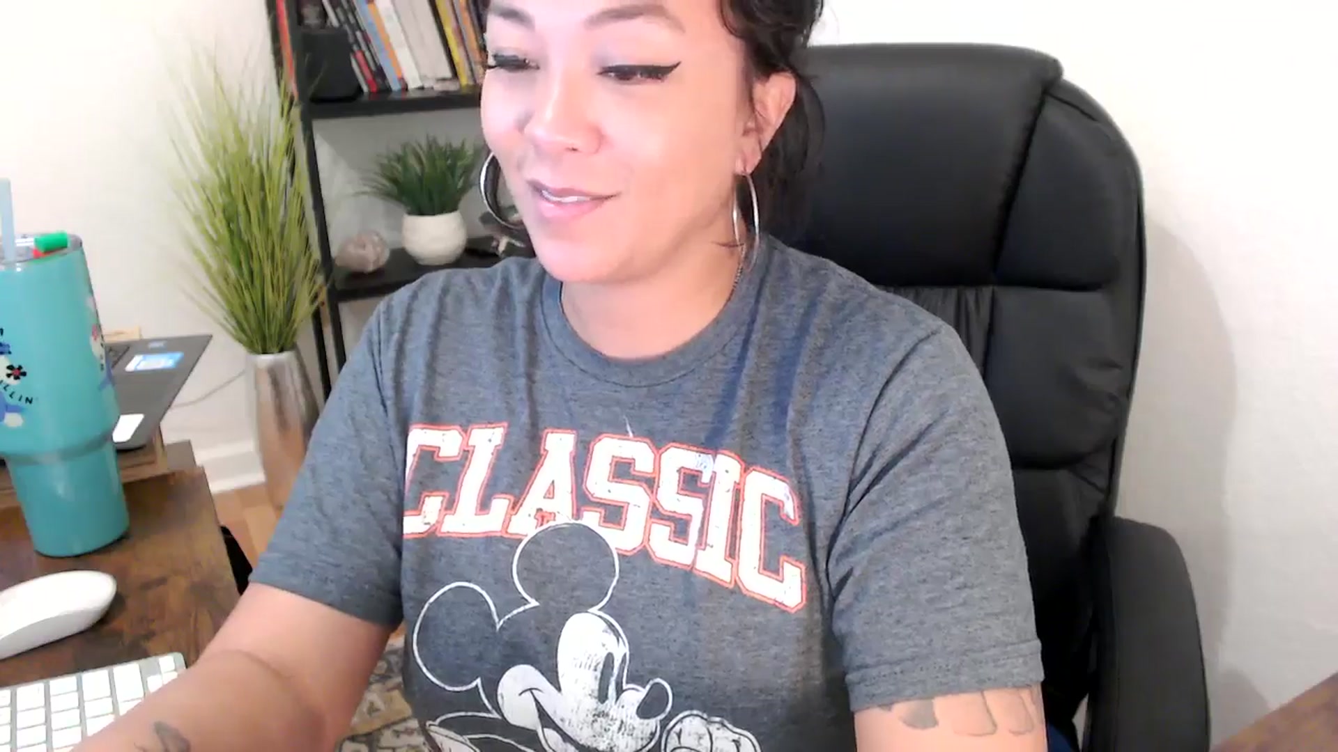 Gallery image thumbnail from MickaylaMinx's myfreecams stream on, 11/12/2024, 17:37 image 5 of 20