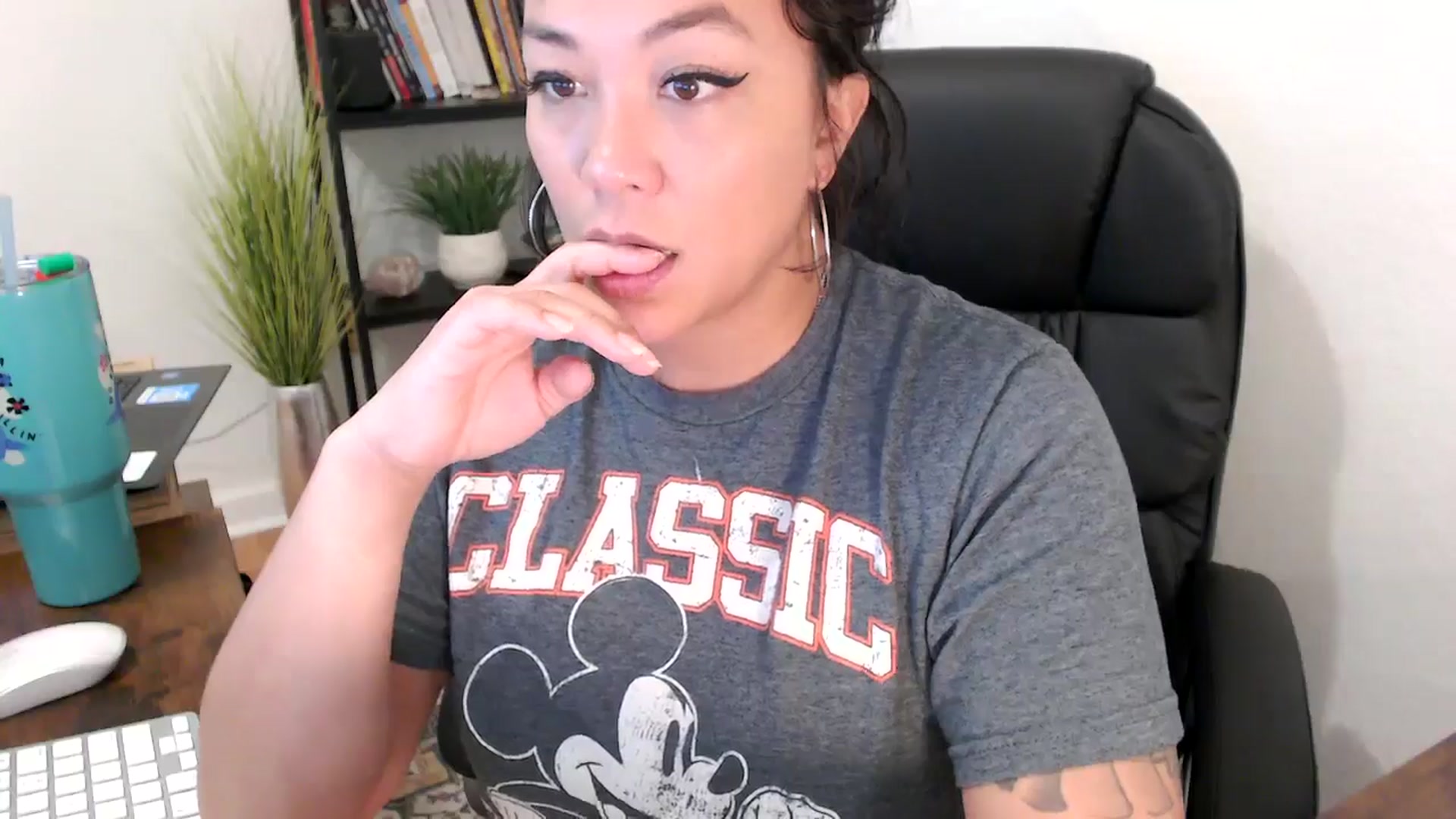 Gallery image thumbnail from MickaylaMinx's myfreecams stream on, 11/12/2024, 17:37 image 6 of 20