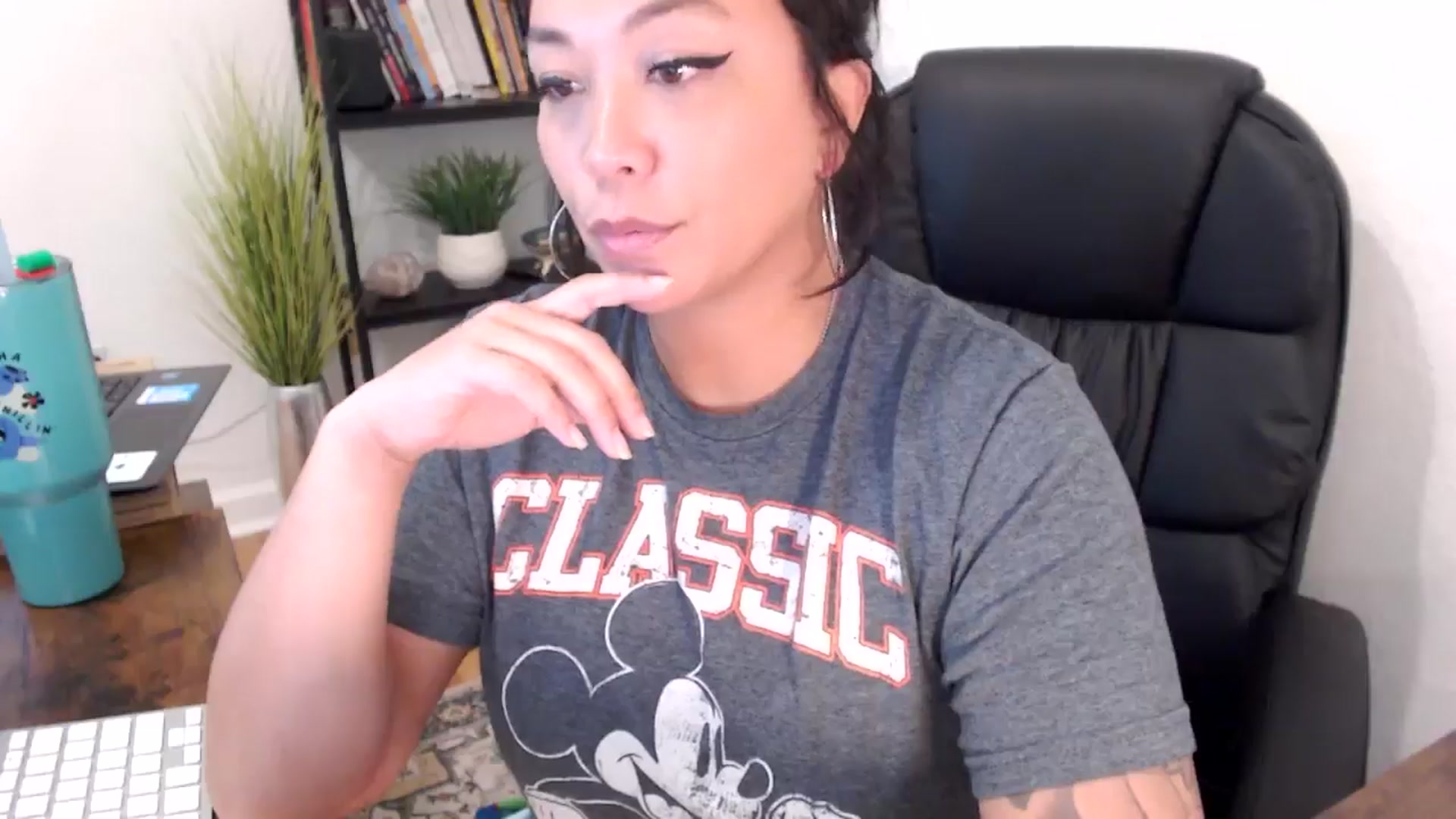 Gallery image thumbnail from MickaylaMinx's myfreecams stream on, 11/12/2024, 18:35 image 11 of 20