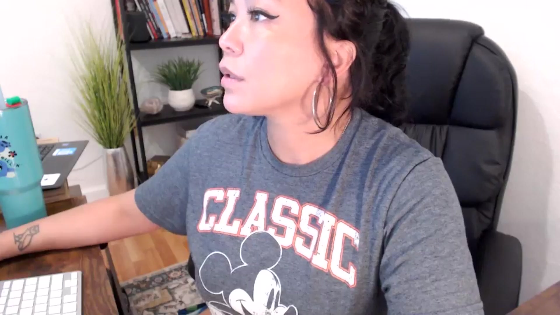 Gallery image thumbnail from MickaylaMinx's myfreecams stream on, 11/12/2024, 18:35 image 17 of 20