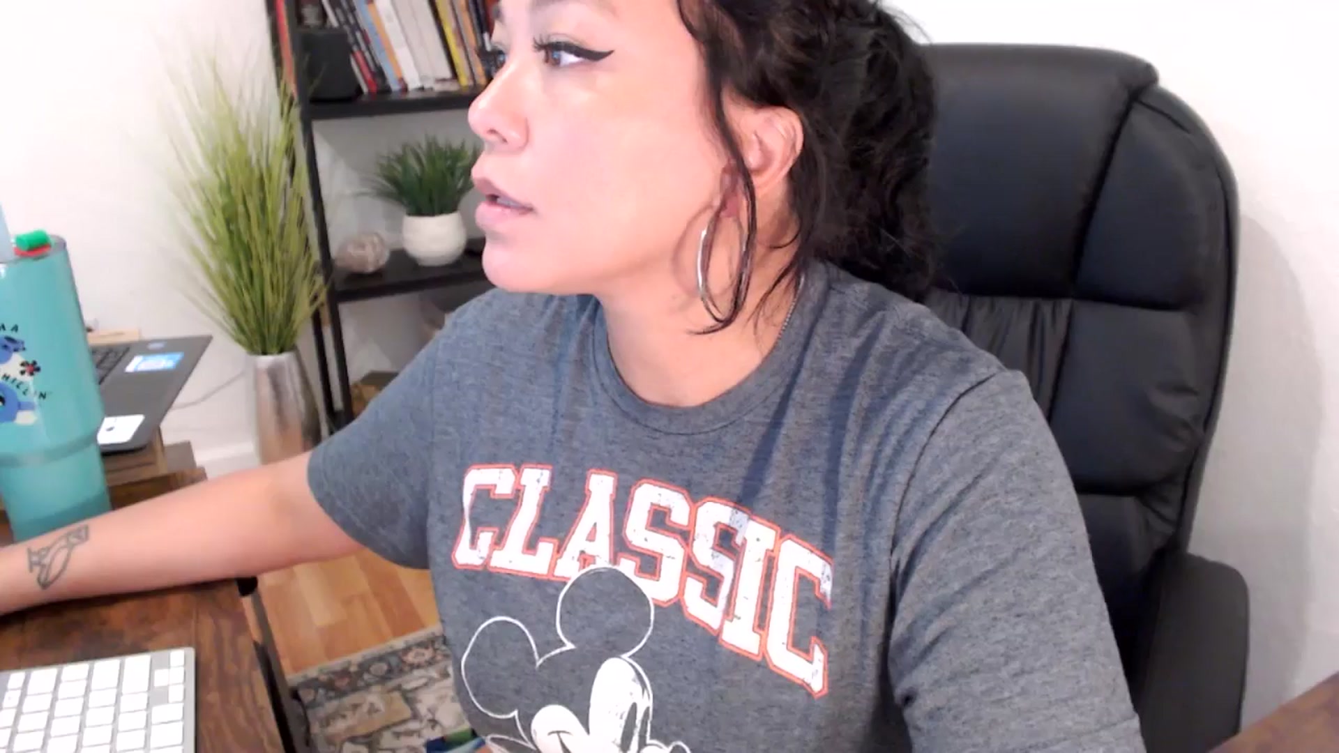 Gallery image thumbnail from MickaylaMinx's myfreecams stream on, 11/12/2024, 18:35 image 19 of 20
