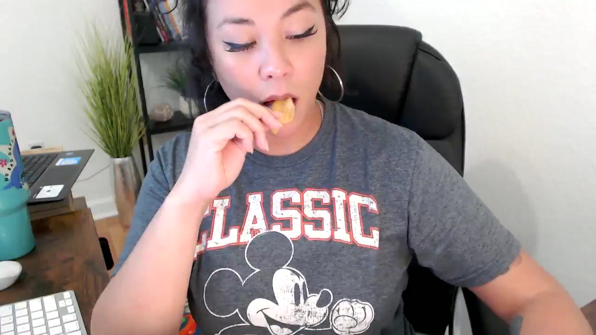 Gallery image thumbnail from MickaylaMinx's myfreecams stream on, 11/12/2024, 21:23 image 6 of 20