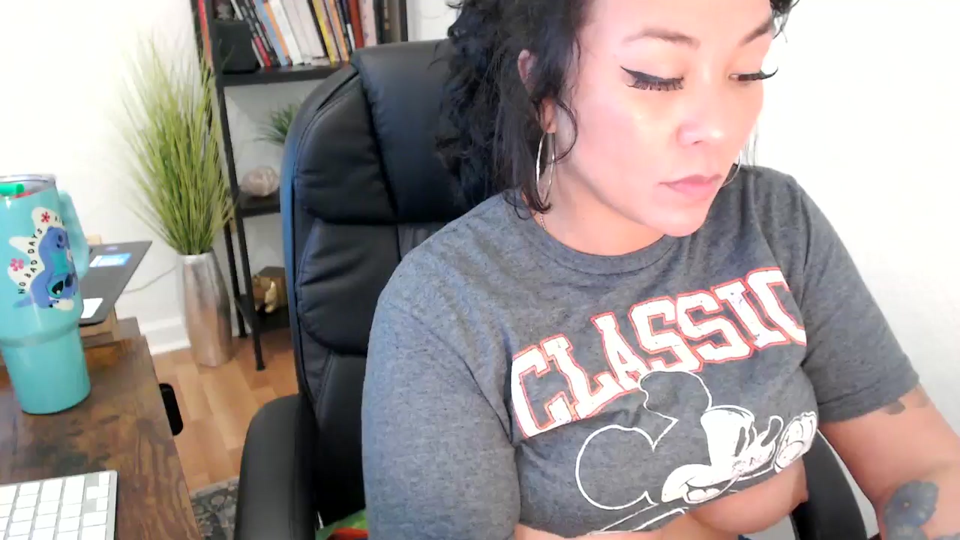 Gallery image thumbnail from MickaylaMinx's myfreecams stream on, 11/12/2024, 21:23 image 14 of 20