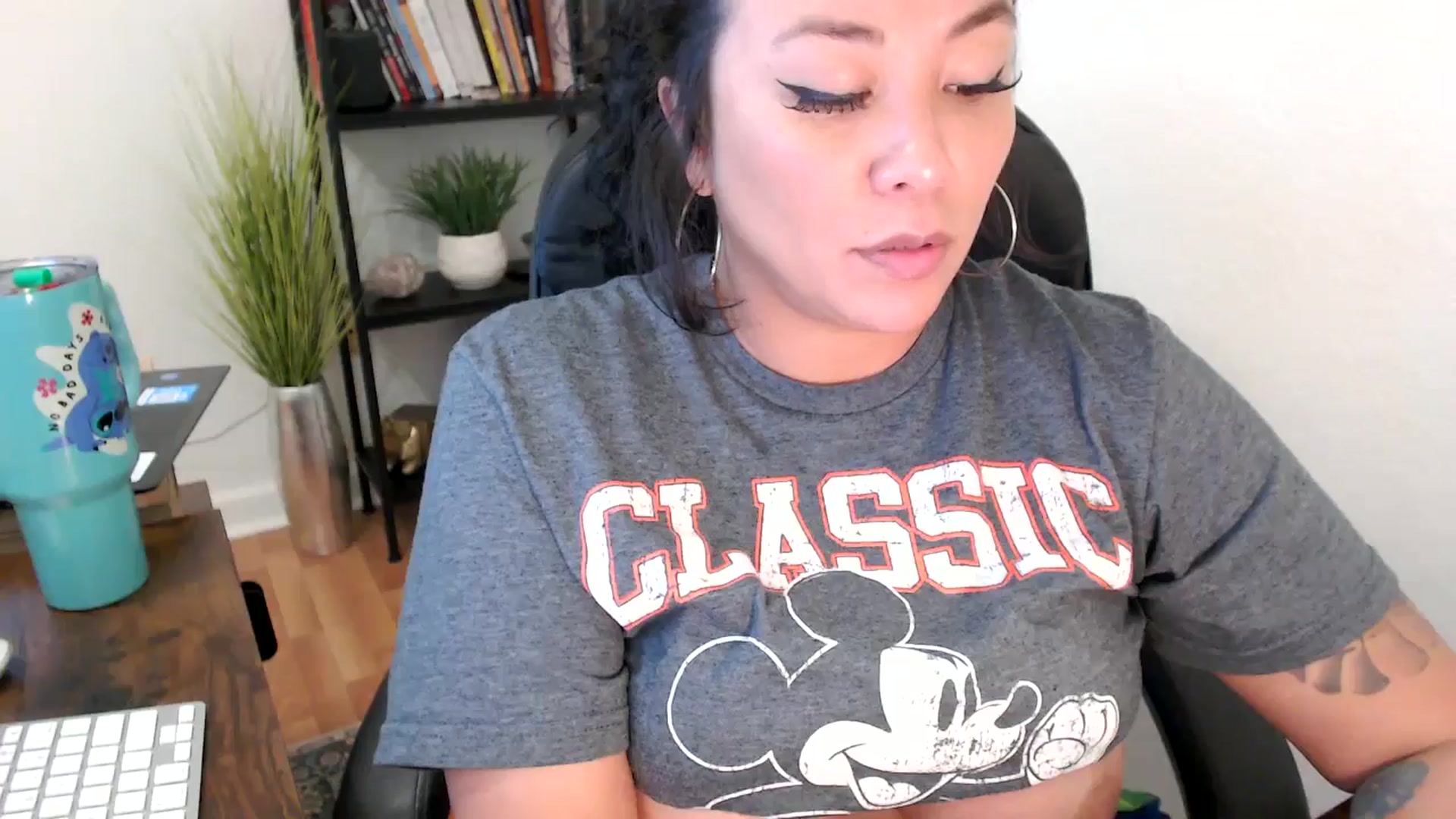 Gallery image thumbnail from MickaylaMinx's myfreecams stream on, 11/12/2024, 21:23 image 19 of 20