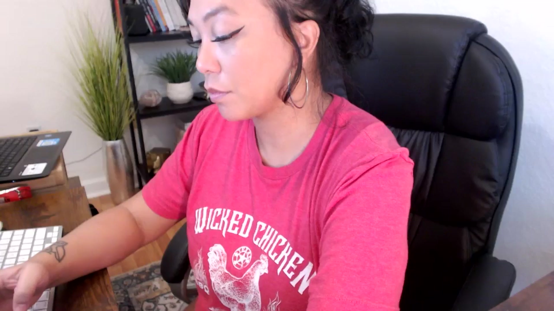 Gallery image thumbnail from MickaylaMinx's myfreecams stream on, 11/13/2024, 17:38 image 13 of 20