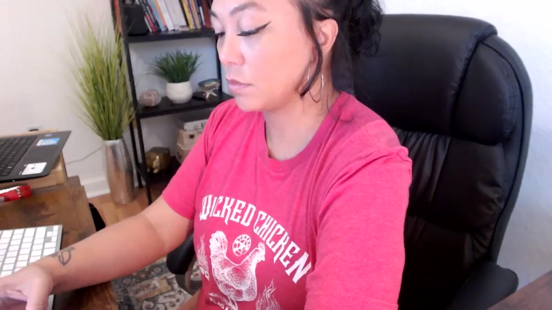 Gallery image thumbnail from MickaylaMinx's myfreecams stream on, 11/13/2024, 17:38 image 16 of 20