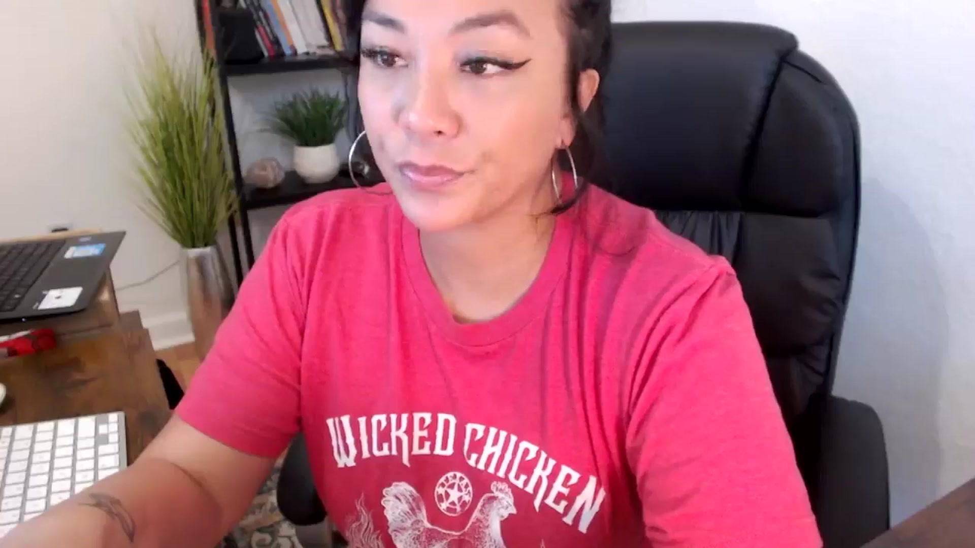 Gallery image thumbnail from MickaylaMinx's myfreecams stream on, 11/13/2024, 17:38 image 8 of 20