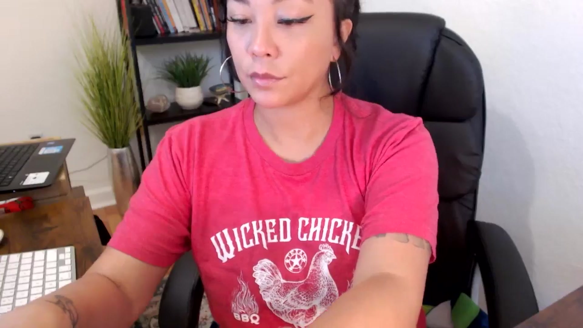 Gallery image thumbnail from MickaylaMinx's myfreecams stream on, 11/13/2024, 17:38 image 9 of 20