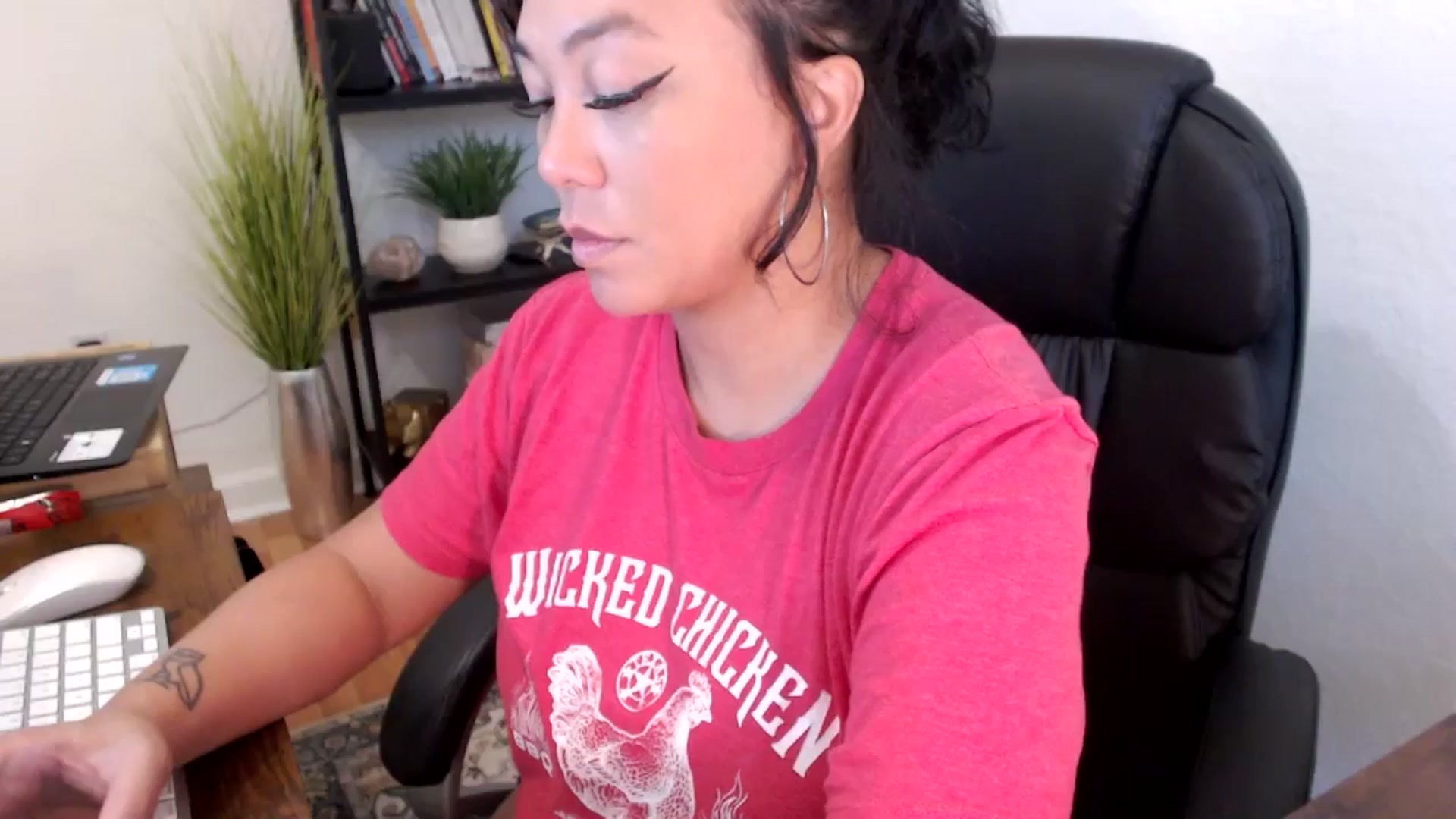 Gallery image thumbnail from MickaylaMinx's myfreecams stream on, 11/13/2024, 17:38 image 1 of 20