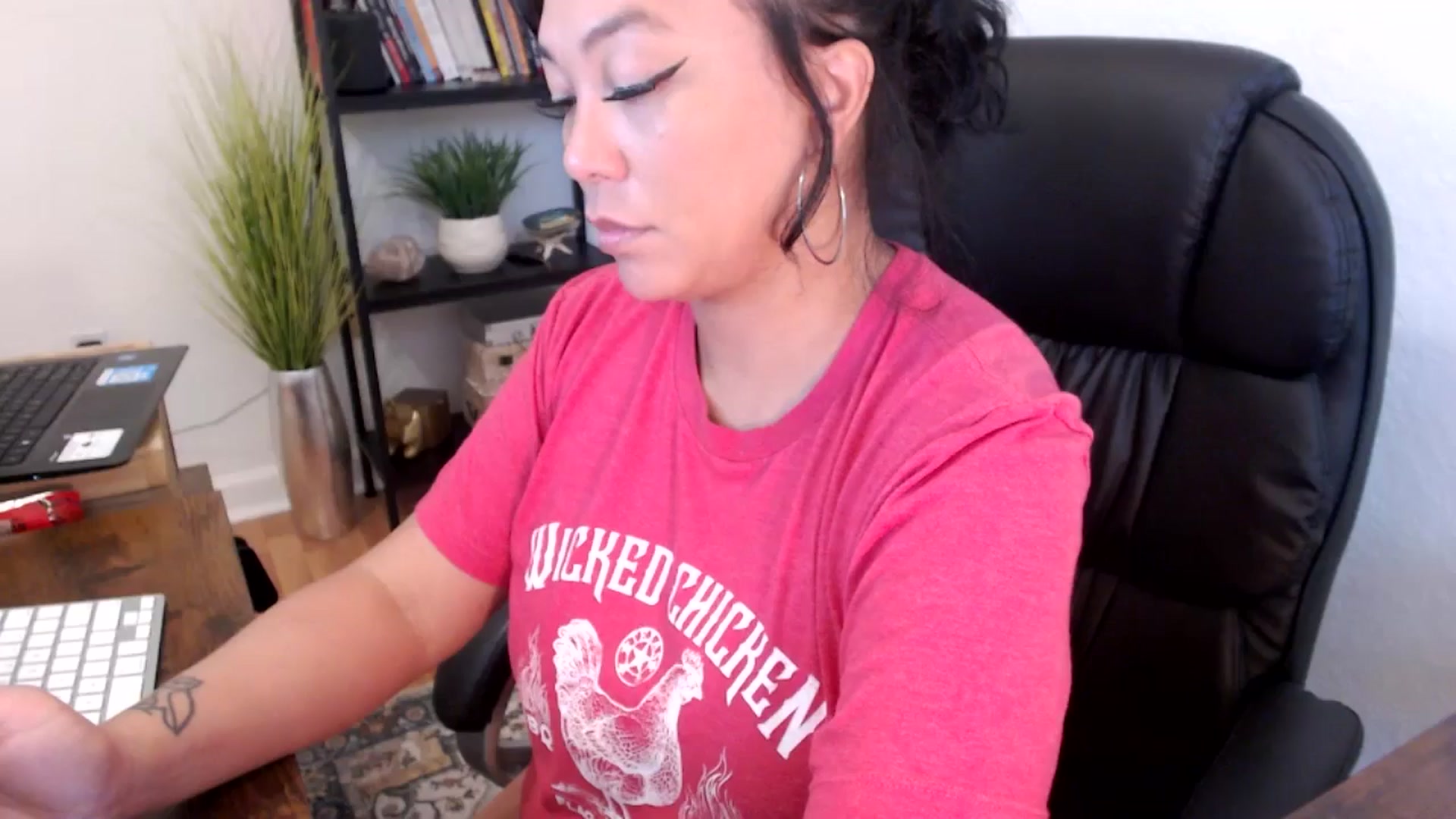 Gallery image thumbnail from MickaylaMinx's myfreecams stream on, 11/13/2024, 17:38 image 15 of 20