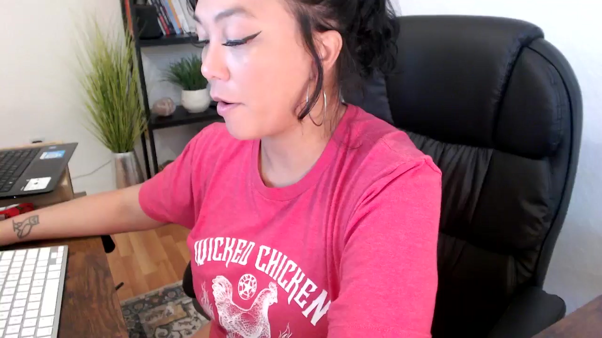 Gallery image thumbnail from MickaylaMinx's myfreecams stream on, 11/13/2024, 17:38 image 18 of 20