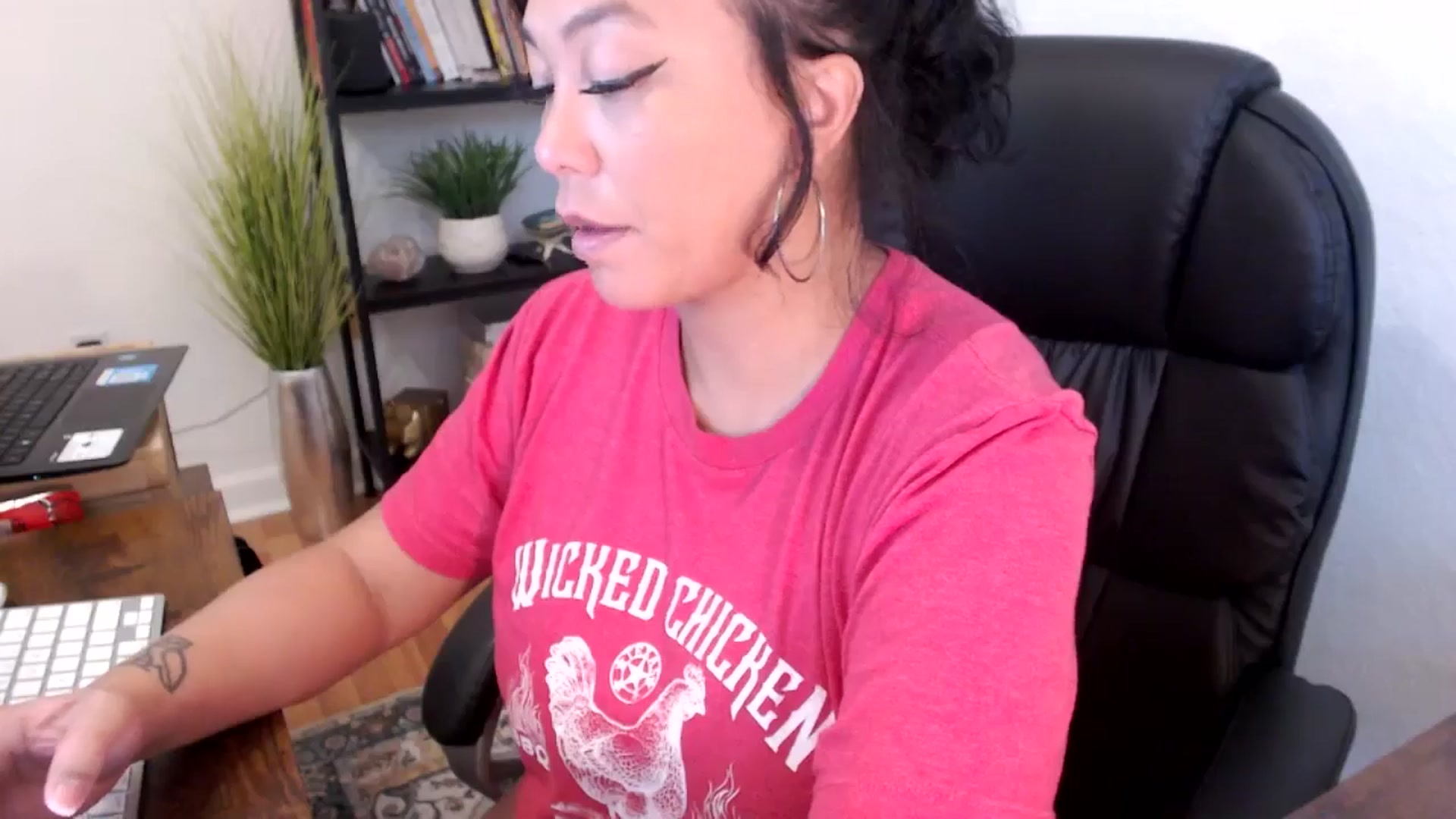 Gallery image thumbnail from MickaylaMinx's myfreecams stream on, 11/13/2024, 17:38 image 14 of 20