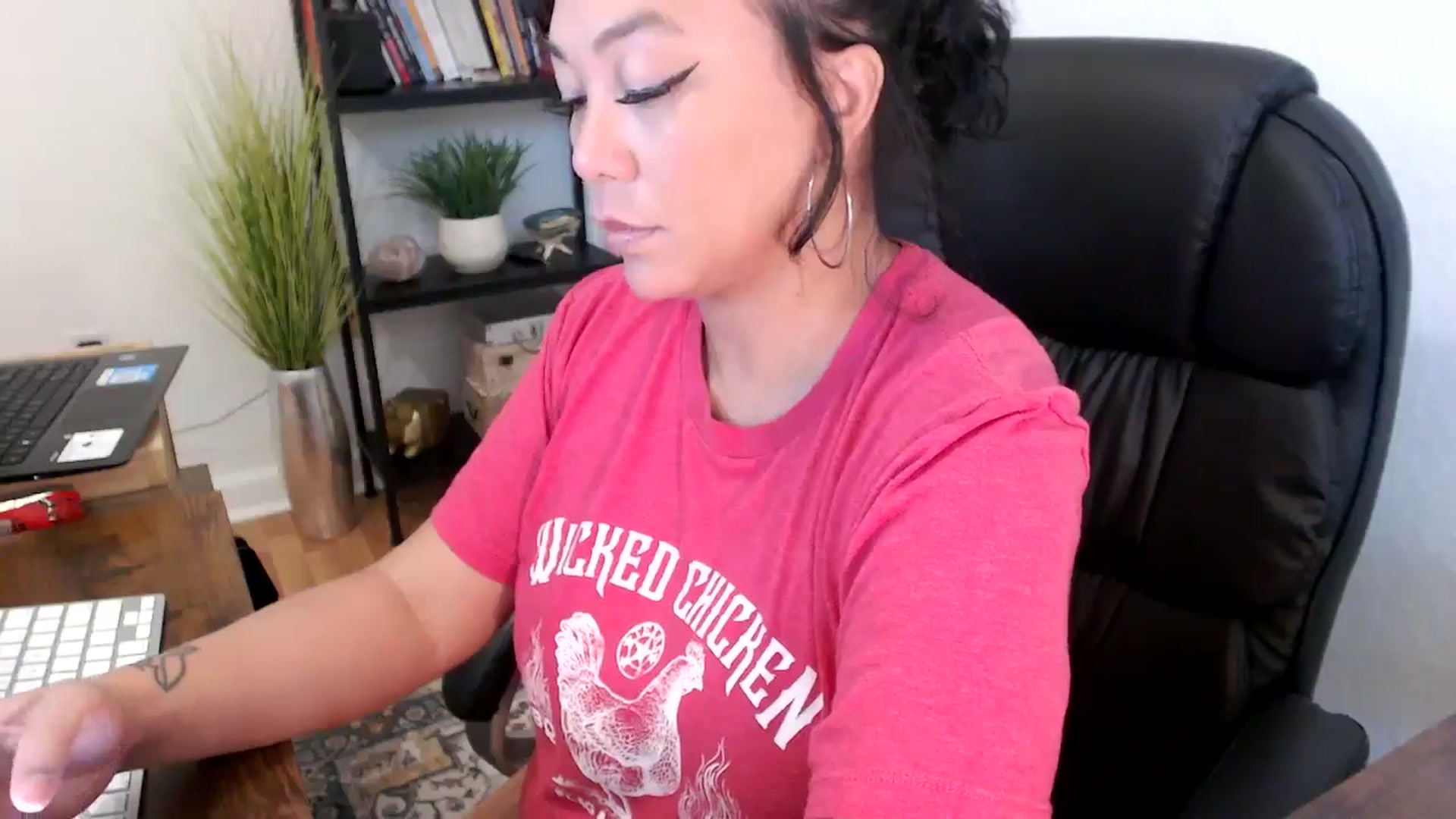 Gallery image thumbnail from MickaylaMinx's myfreecams stream on, 11/13/2024, 17:38 image 17 of 20