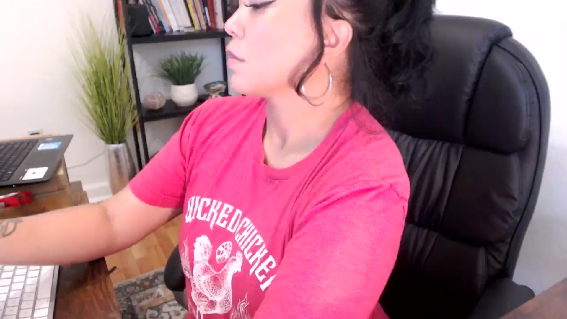 Gallery image thumbnail from MickaylaMinx's myfreecams stream on, 11/13/2024, 17:56 image 6 of 20