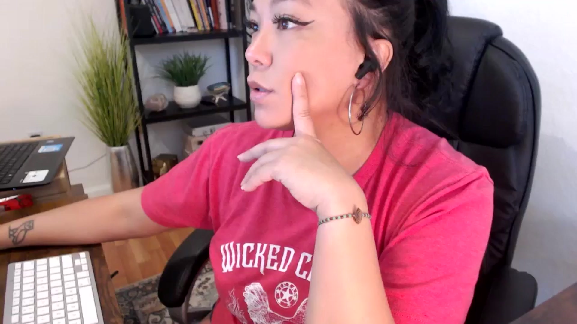 Gallery image thumbnail from MickaylaMinx's myfreecams stream on, 11/13/2024, 17:56 image 13 of 20