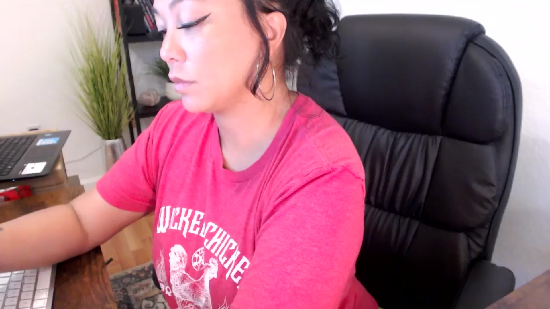 Gallery image thumbnail from MickaylaMinx's myfreecams stream on, 11/13/2024, 17:56 image 4 of 20