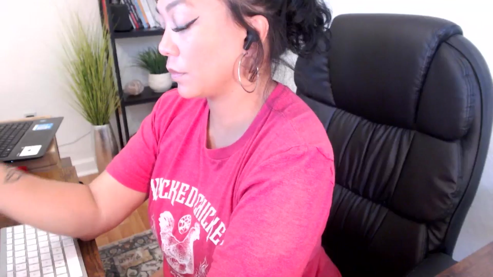 Gallery image thumbnail from MickaylaMinx's myfreecams stream on, 11/13/2024, 17:56 image 18 of 20