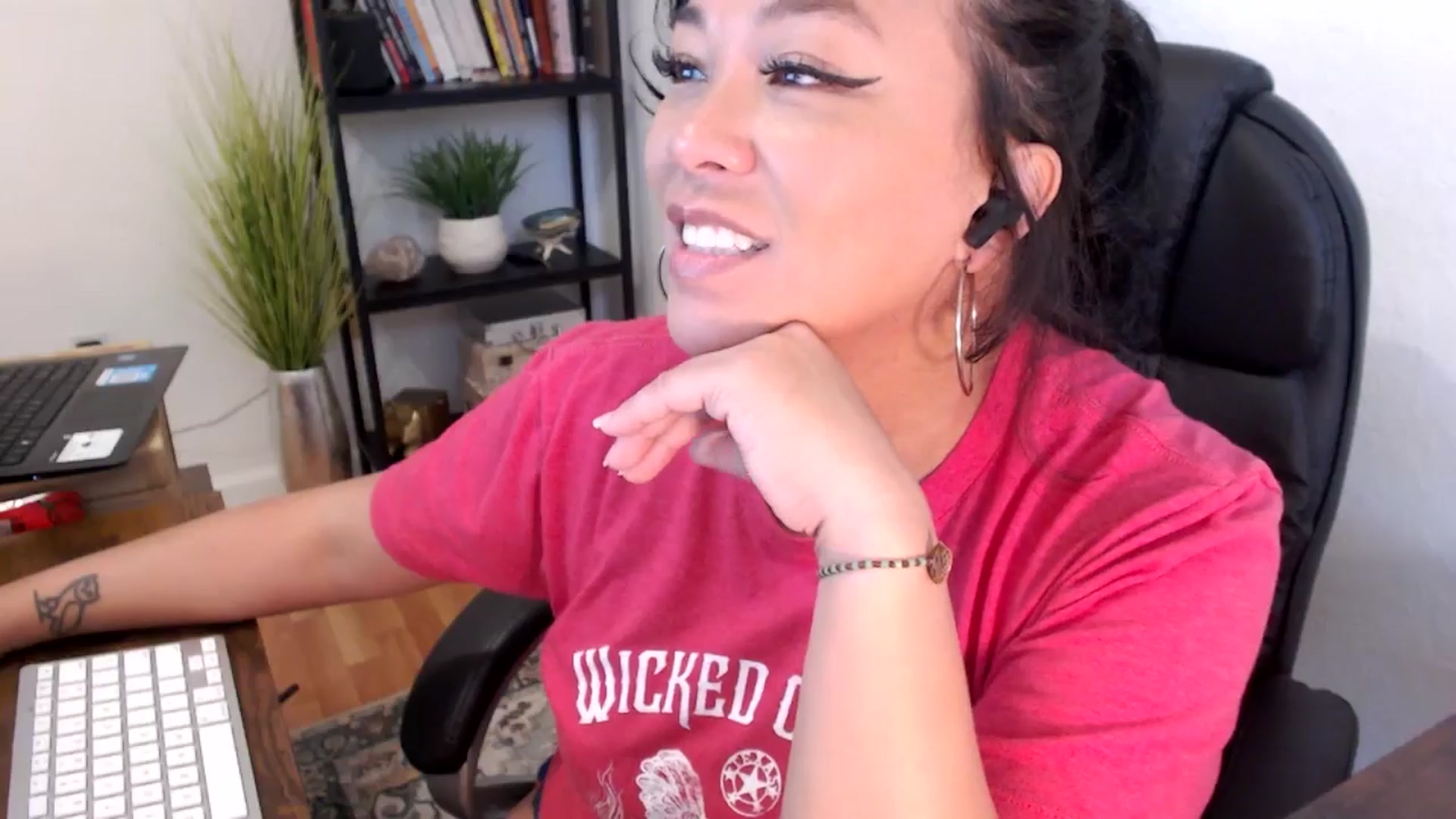 Gallery image thumbnail from MickaylaMinx's myfreecams stream on, 11/13/2024, 17:56 image 14 of 20