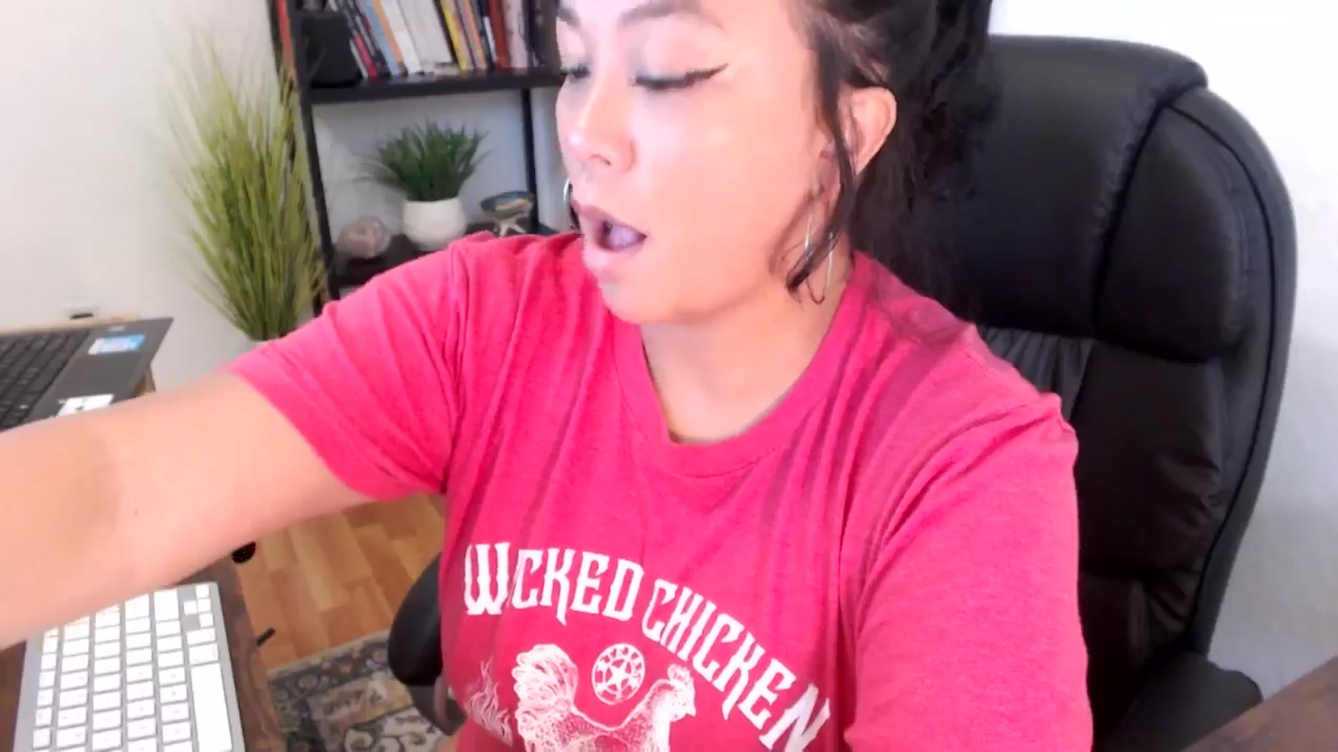 Gallery image thumbnail from MickaylaMinx's myfreecams stream on, 11/13/2024, 17:56 image 9 of 20
