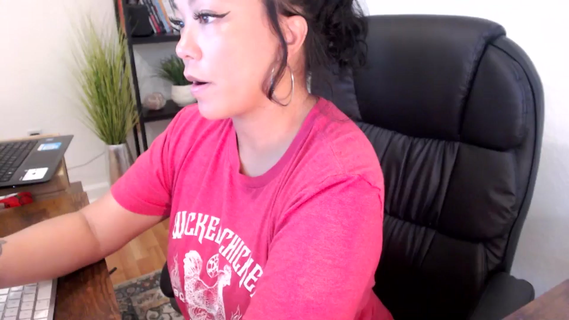 Gallery image thumbnail from MickaylaMinx's myfreecams stream on, 11/13/2024, 17:56 image 5 of 20