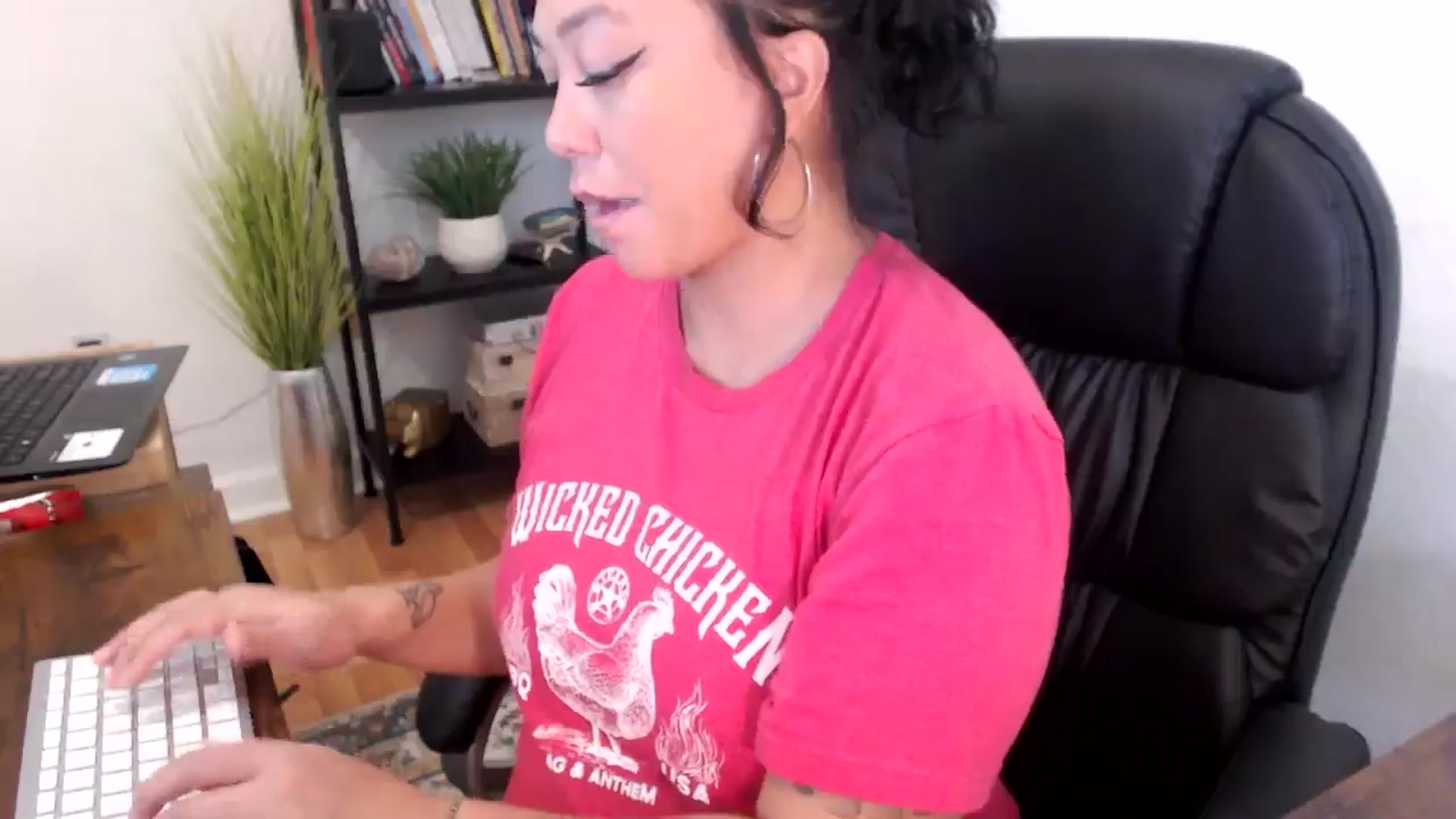 Gallery image thumbnail from MickaylaMinx's myfreecams stream on, 11/13/2024, 17:56 image 7 of 20