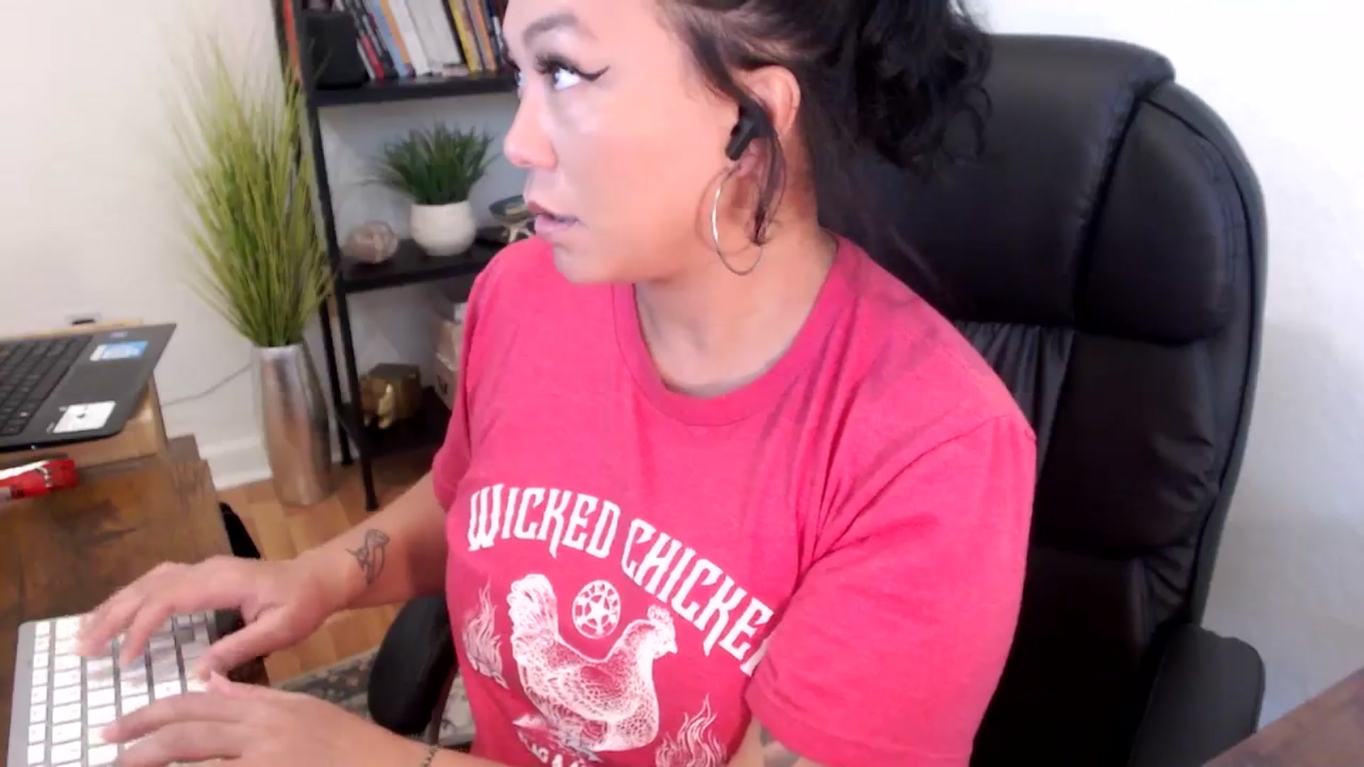 Gallery image thumbnail from MickaylaMinx's myfreecams stream on, 11/13/2024, 17:56 image 12 of 20