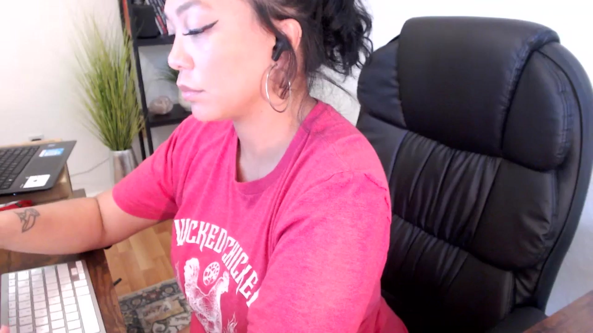 Gallery image thumbnail from MickaylaMinx's myfreecams stream on, 11/13/2024, 17:56 image 17 of 20