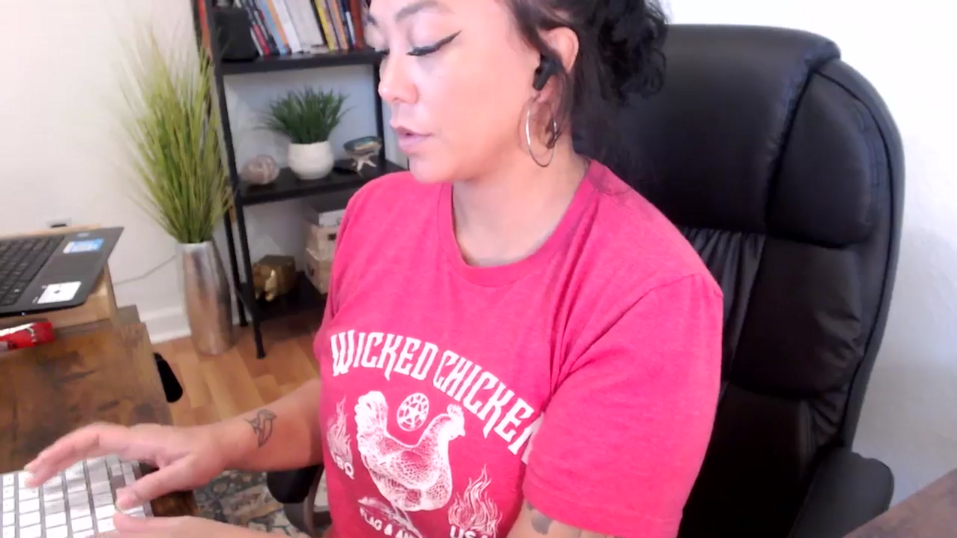 Gallery image thumbnail from MickaylaMinx's myfreecams stream on, 11/13/2024, 17:56 image 19 of 20