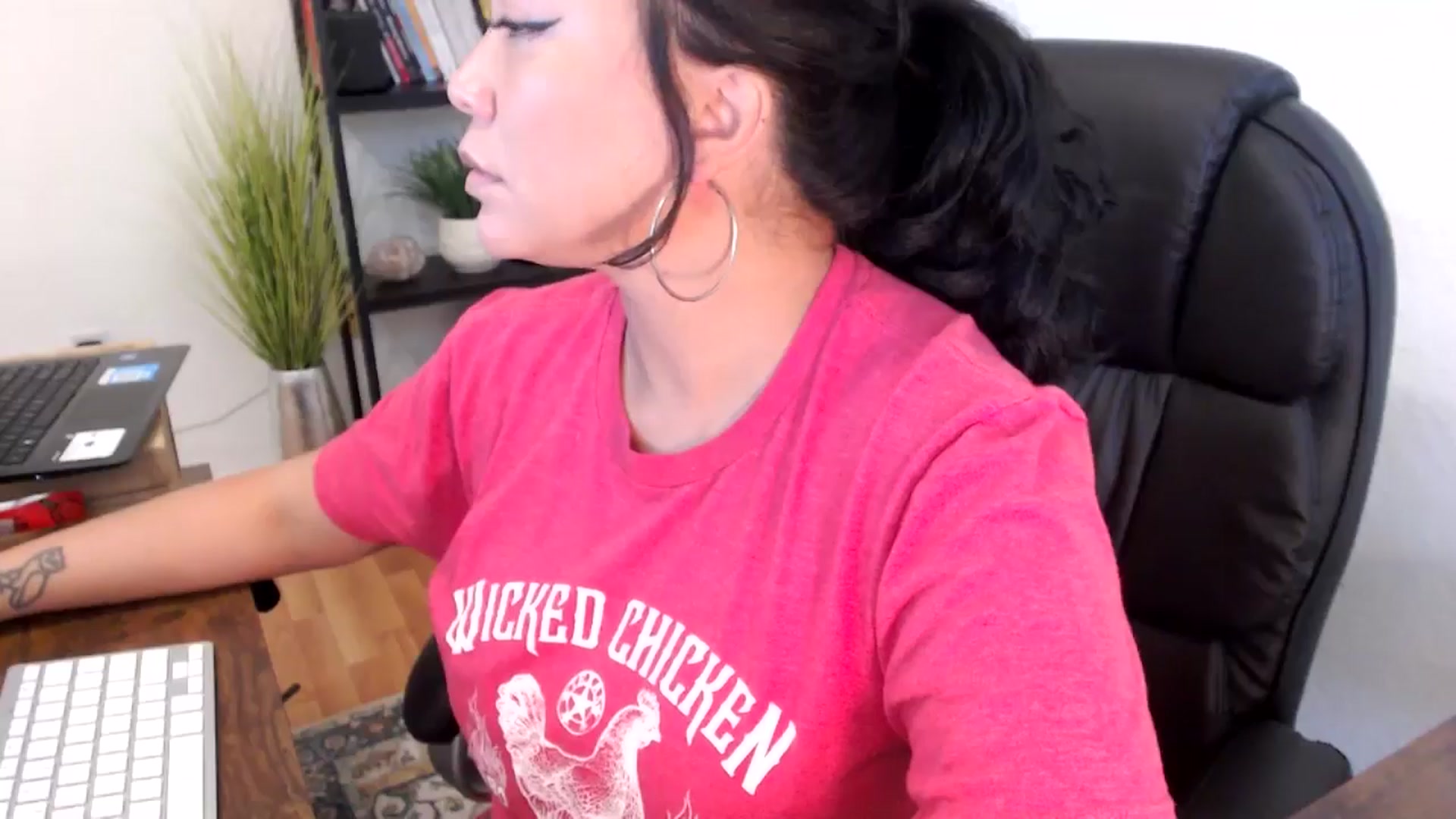 Gallery image thumbnail from MickaylaMinx's myfreecams stream on, 11/13/2024, 18:43 image 7 of 20