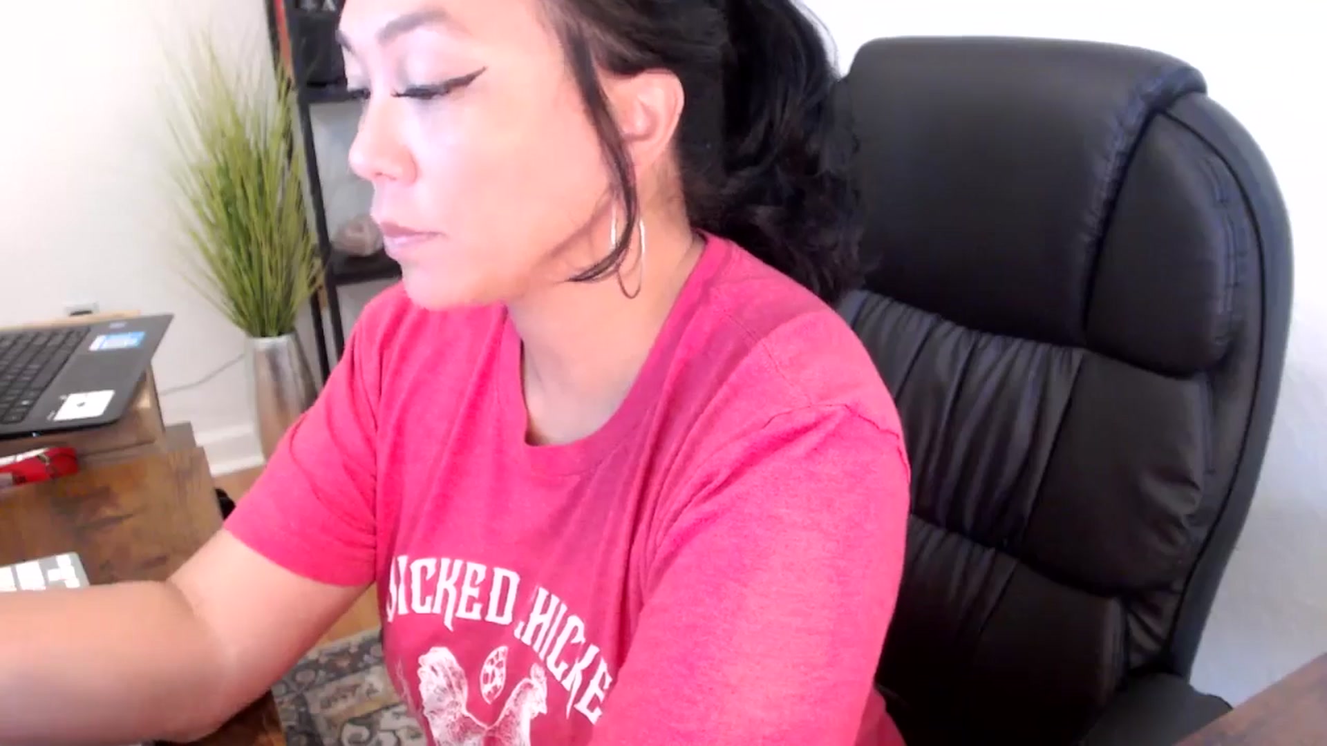 Gallery image thumbnail from MickaylaMinx's myfreecams stream on, 11/13/2024, 18:43 image 13 of 20