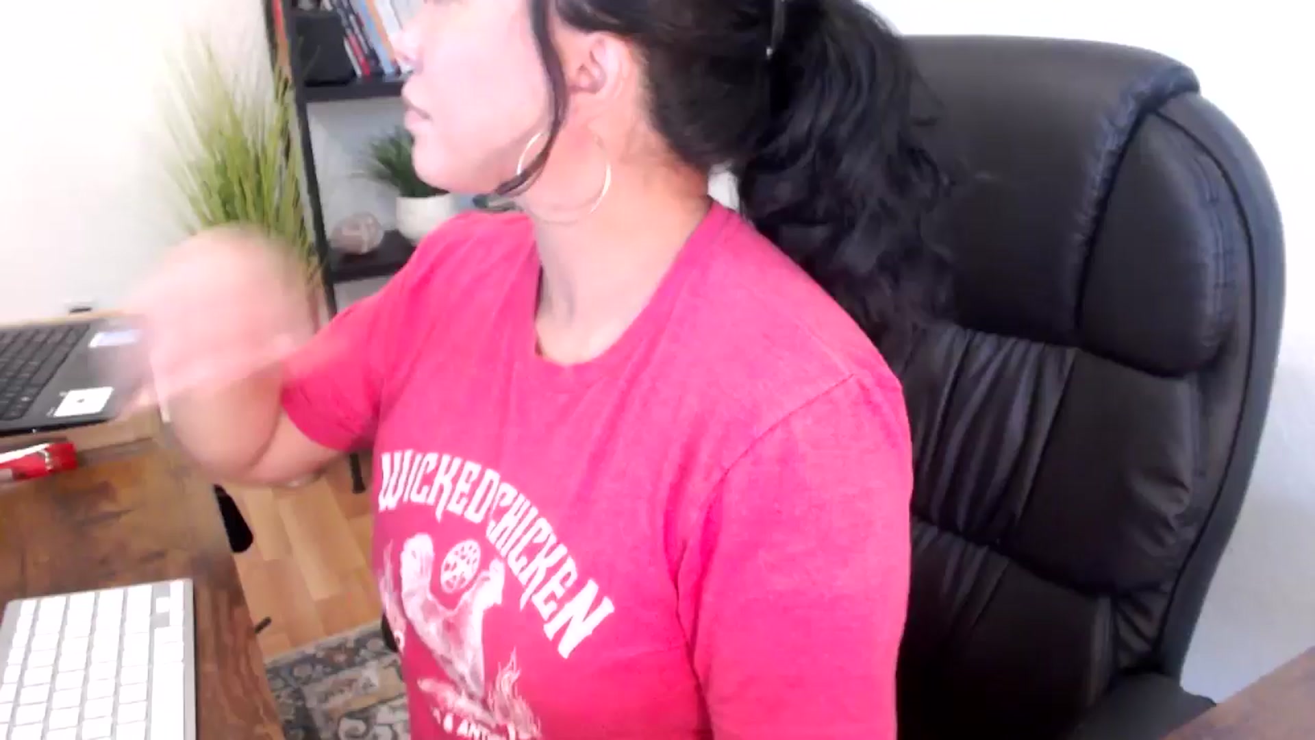 Gallery image thumbnail from MickaylaMinx's myfreecams stream on, 11/13/2024, 18:43 image 6 of 20
