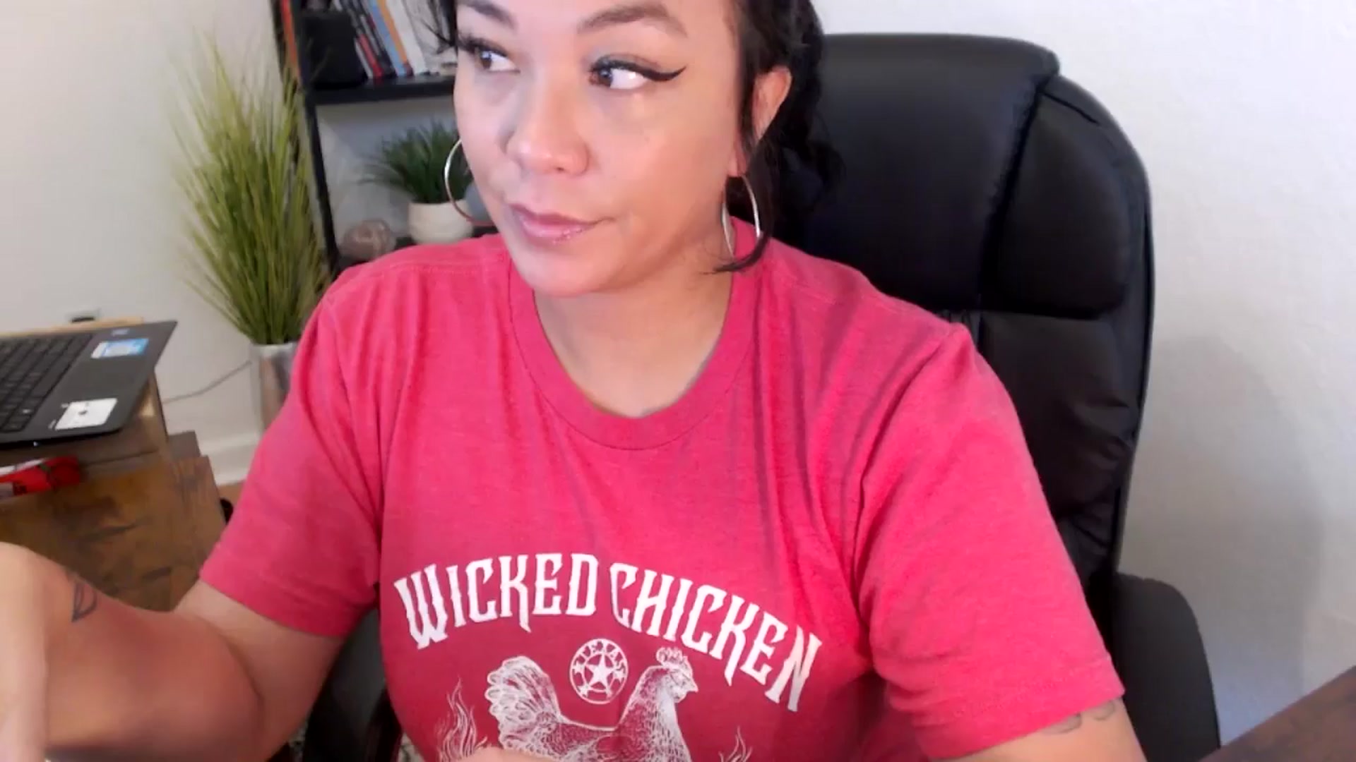 Gallery image thumbnail from MickaylaMinx's myfreecams stream on, 11/13/2024, 18:43 image 12 of 20