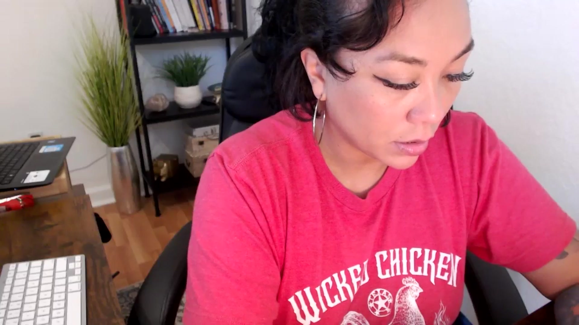 Gallery image thumbnail from MickaylaMinx's myfreecams stream on, 11/13/2024, 18:43 image 10 of 20