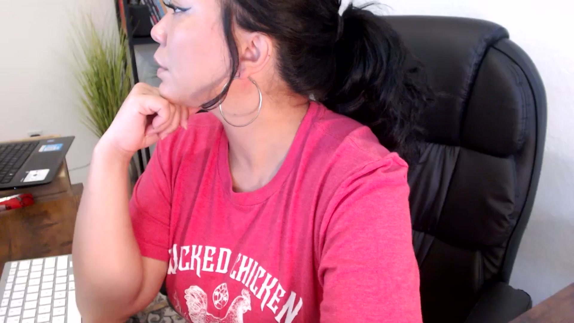 Gallery image thumbnail from MickaylaMinx's myfreecams stream on, 11/13/2024, 18:43 image 4 of 20