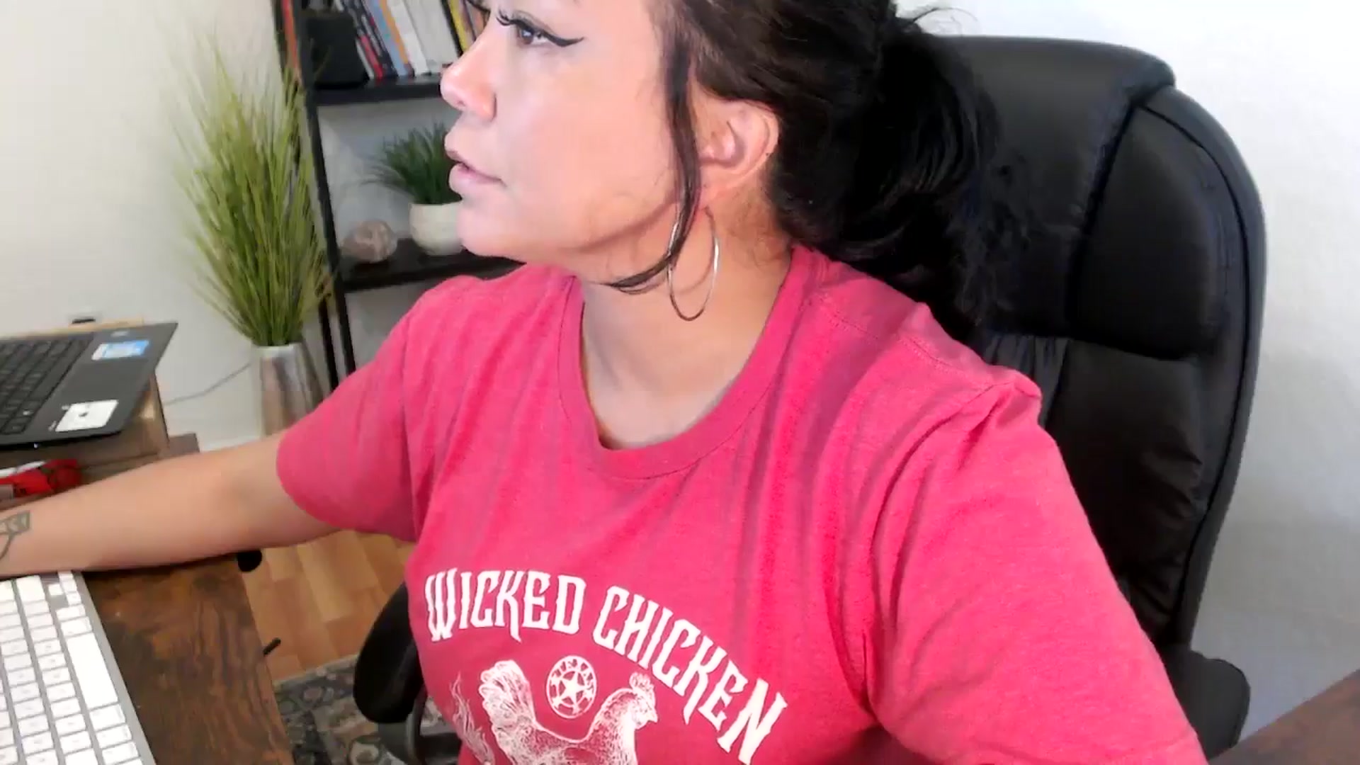 Gallery image thumbnail from MickaylaMinx's myfreecams stream on, 11/13/2024, 18:43 image 20 of 20