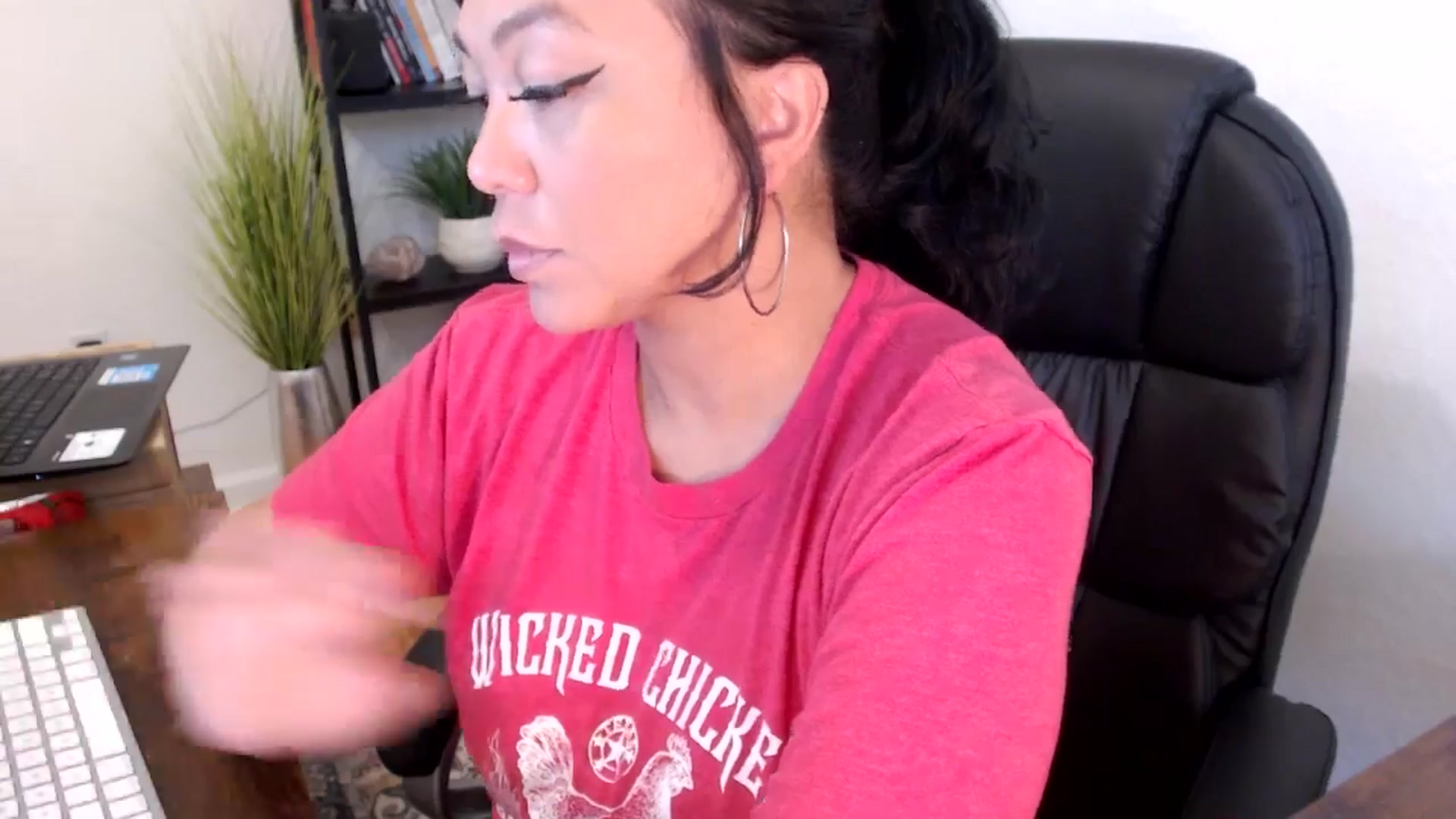 Gallery image thumbnail from MickaylaMinx's myfreecams stream on, 11/13/2024, 18:43 image 18 of 20